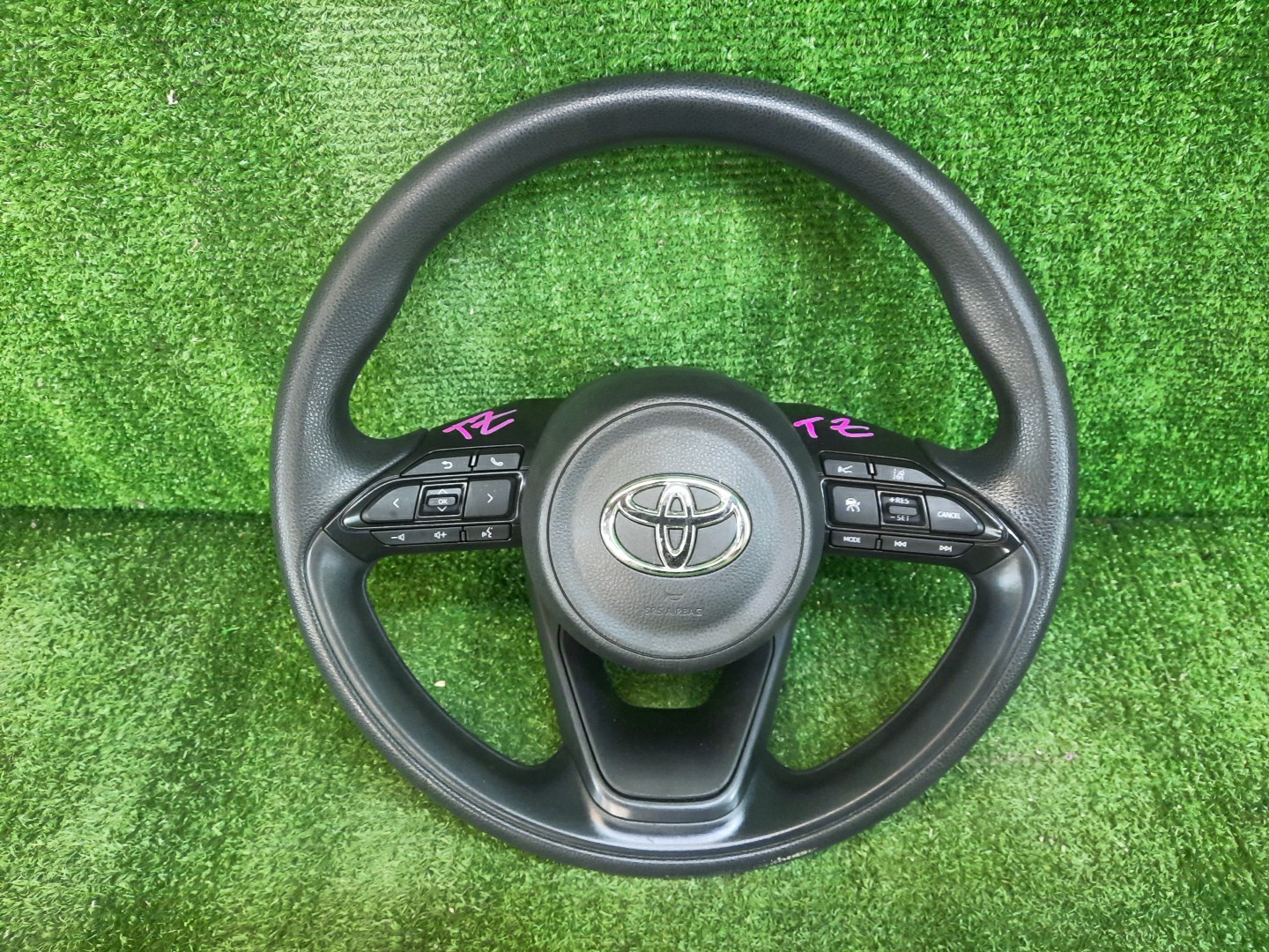 Руль TOYOTA YARIS MXPH10, MXPH15, KSP210, MXPA10, MXPA15 1 ракурс