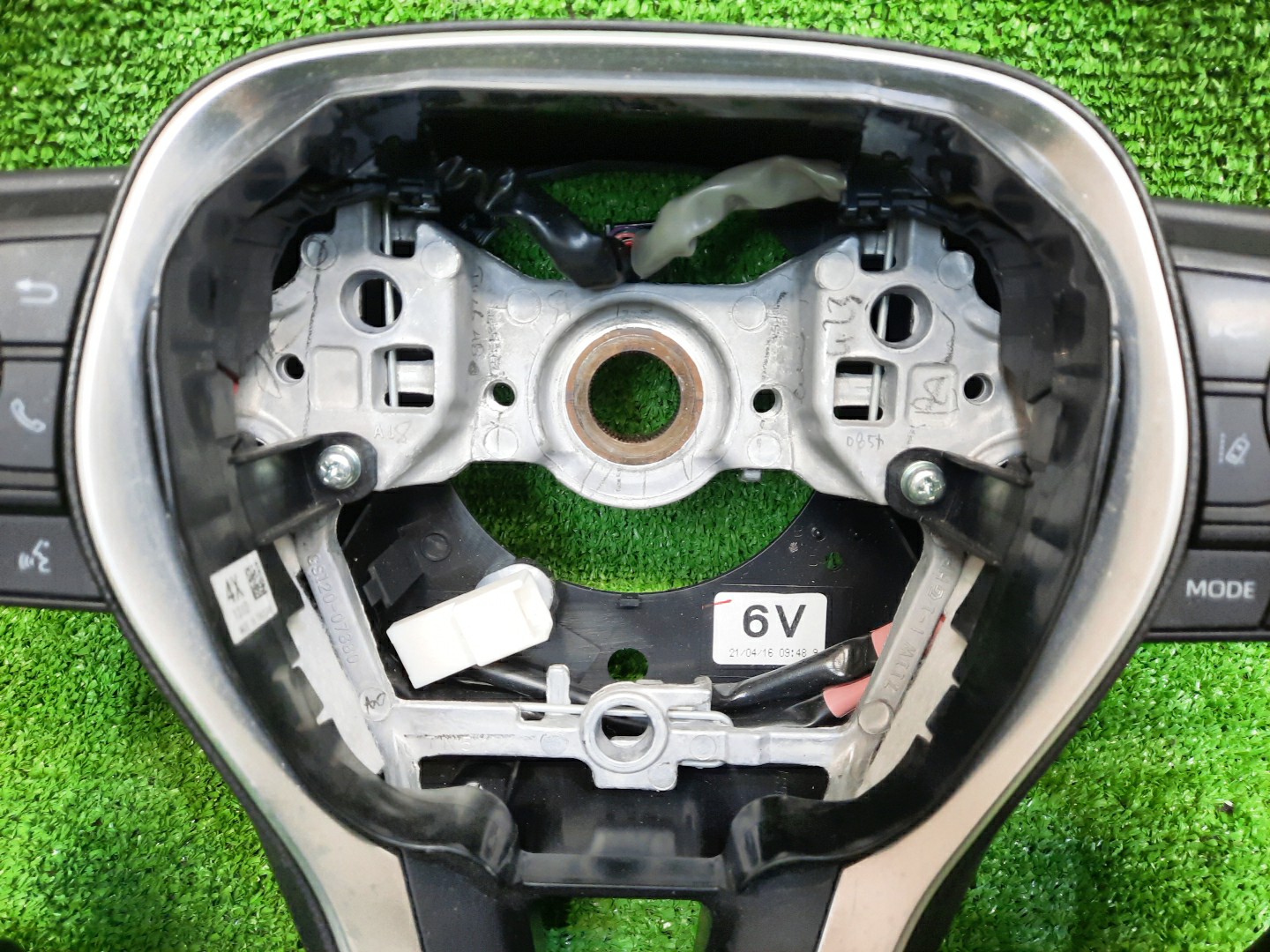 Руль TOYOTA RAV4 AXAH54 2 ракурс Руль TOYOTA RAV4 AXAH54 2 ракурс