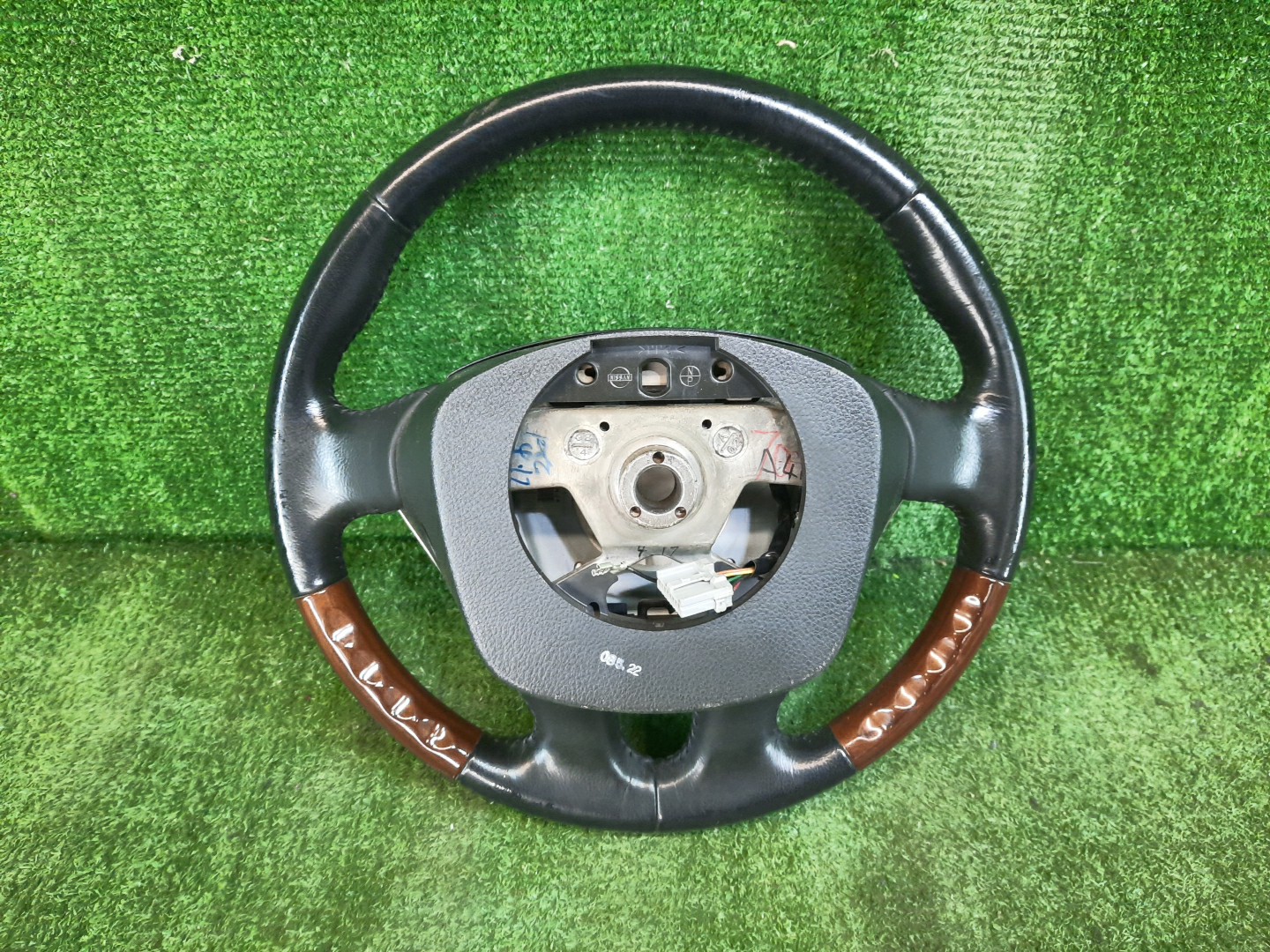 Руль NISSAN TEANA TNJ32, PJ32, J32 2 ракурс Руль NISSAN TEANA TNJ32, PJ32, J32 2 ракурс