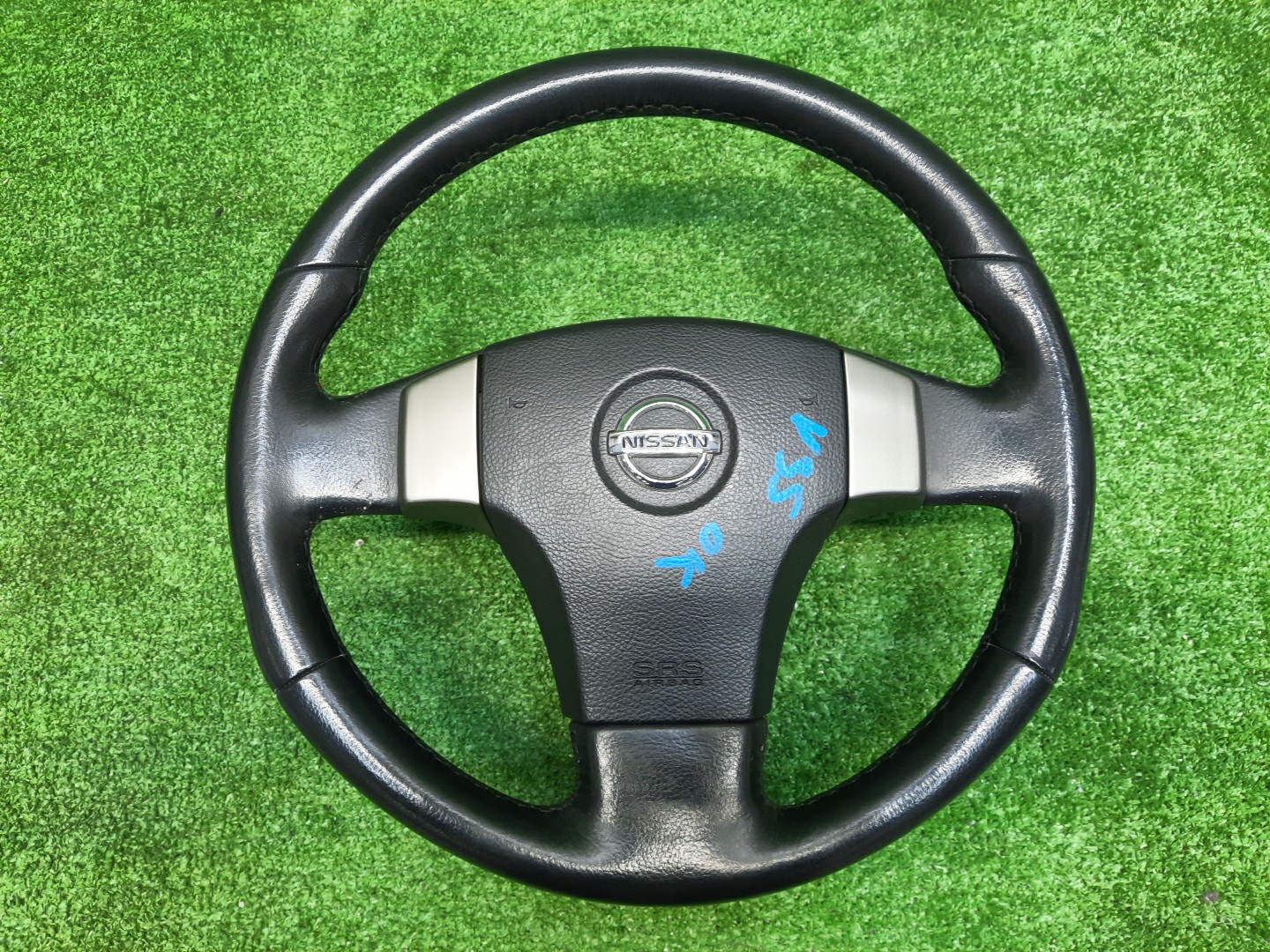 Руль NISSAN SKYLINE V35 1 ракурс Руль NISSAN SKYLINE V35 1 ракурс
