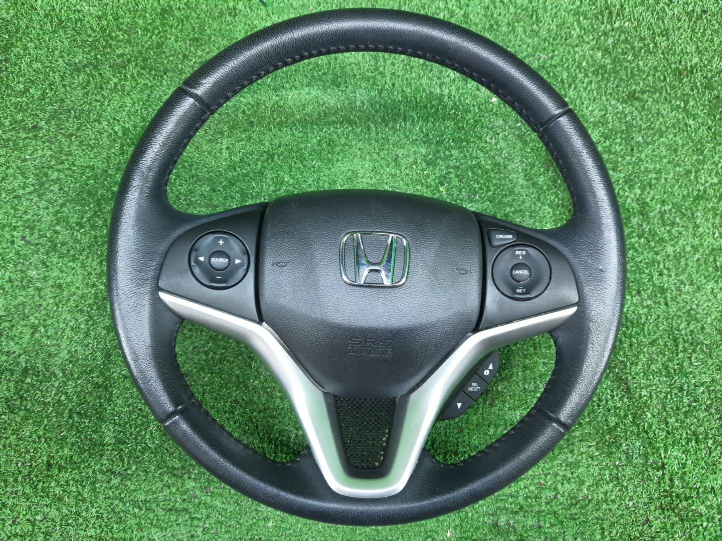 Руль HONDA FIT GP5 1 ракурс