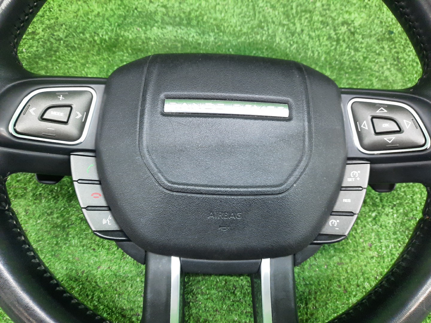 Руль LAND ROVER RANGE ROVER EVOQUE L538 2 ракурс Руль LAND ROVER RANGE ROVER EVOQUE L538 2 ракурс