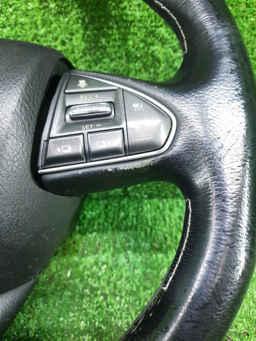 Руль NISSAN SKYLINE HV37 3 ракурс Руль NISSAN SKYLINE HV37 3 ракурс