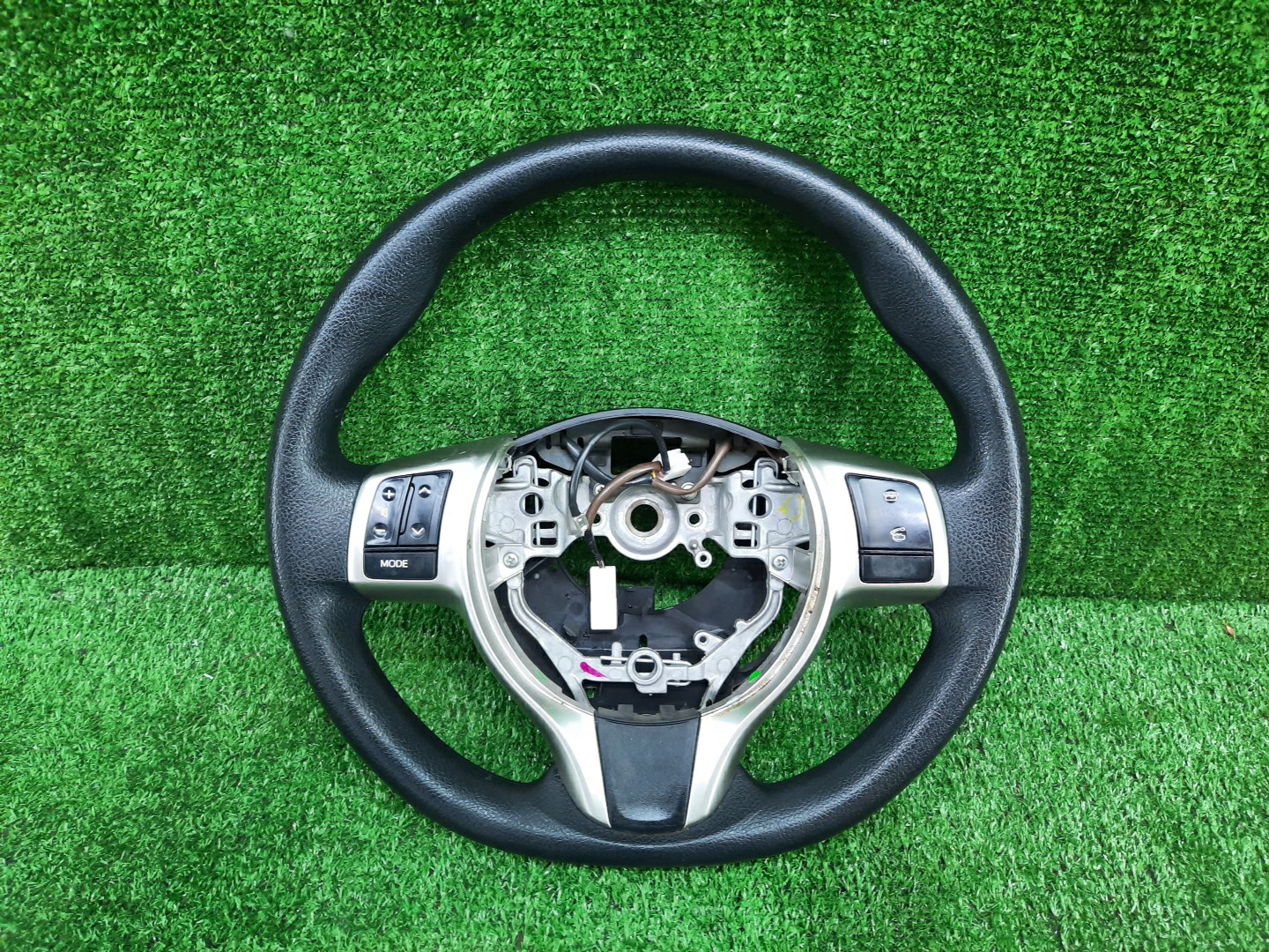Руль TOYOTA VITZ KSP130 1 ракурс