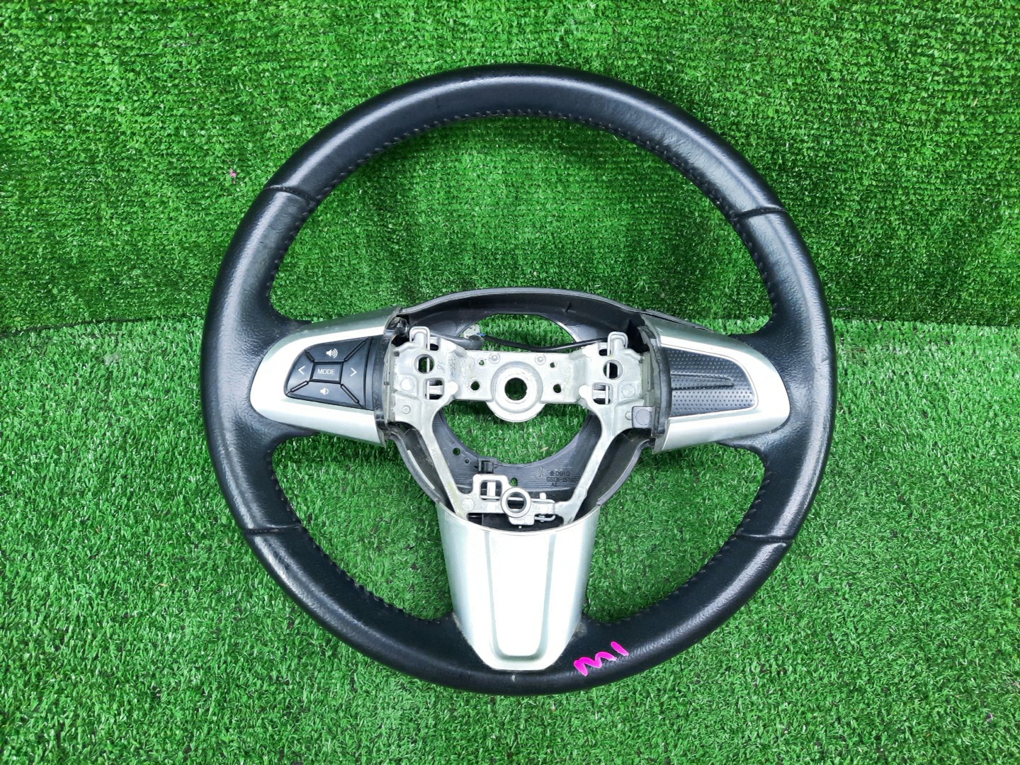 Руль TOYOTA PASSO M700A 1 ракурс Руль TOYOTA PASSO M700A 1 ракурс