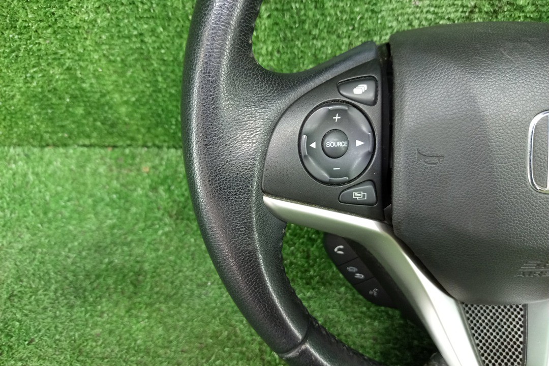 Руль HONDA FIT GP5 2 ракурс