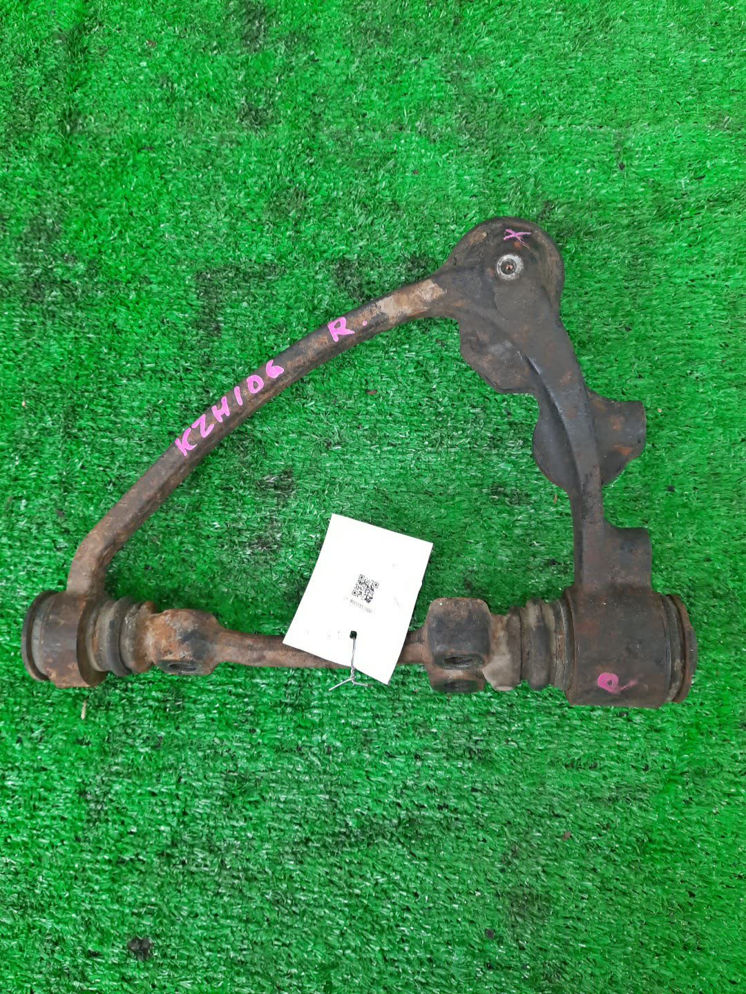 Рычаг правый передний TOYOTA GRANVIA, GRAND HIACE, HIACE, HIACE REGIUS VCH16W, KCH16W, LH117G, LH188K, LH129V, KZH138V, KZH106G, LH107G, LH119V, KZH120G, LH95, KZH116G, KZH126G, LH178V, LH109, LH108, LH118V, LH168V, KCH46G, RCH47W, LXH49V, KCH46W 5VZ
