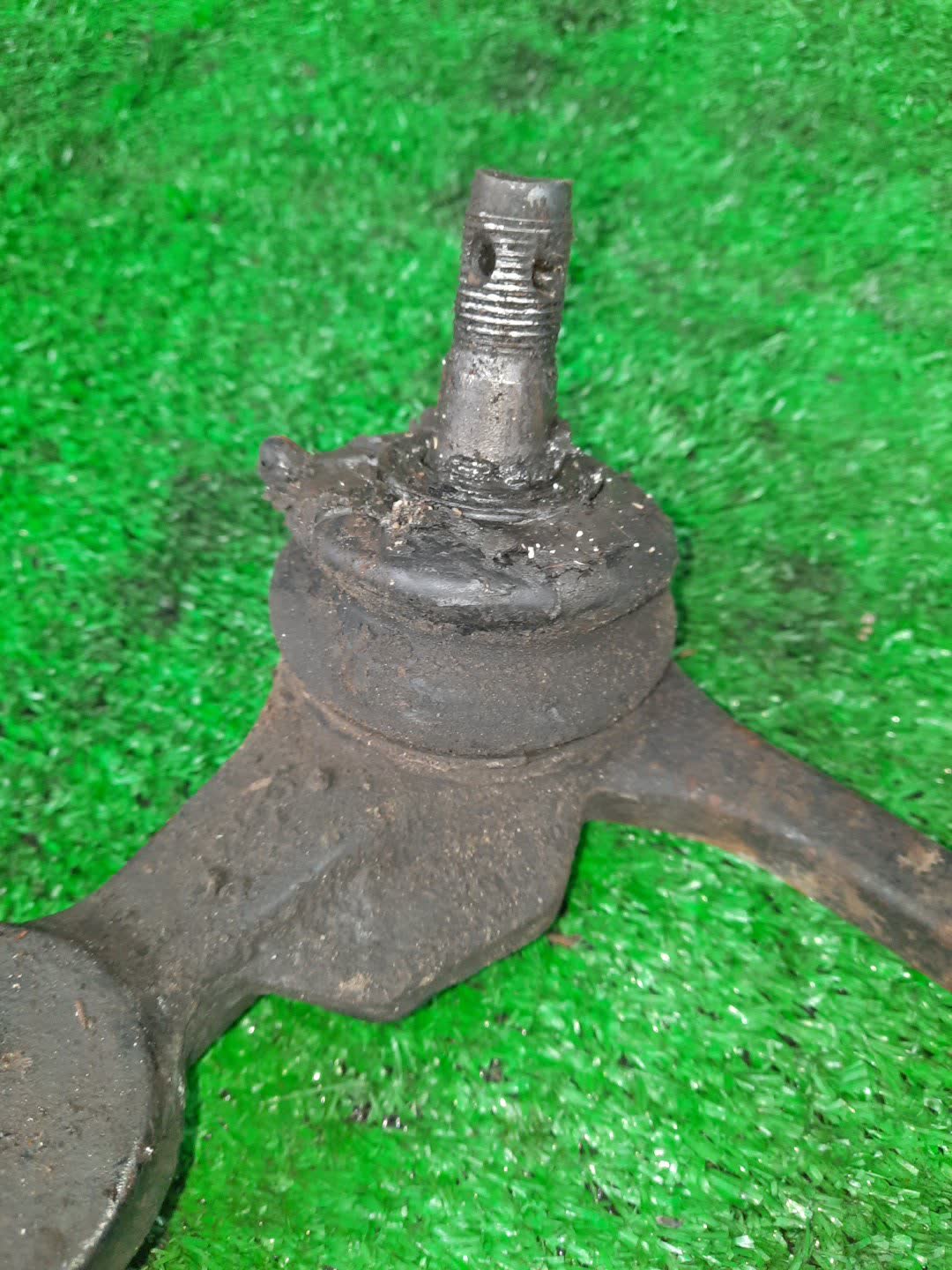 Рычаг правый передний TOYOTA GRANVIA, GRAND HIACE, HIACE, HIACE REGIUS VCH16W, KCH16W, LH117G, LH188K, LH129V, KZH138V, KZH106G, LH107G, LH119V, KZH120G, LH95, KZH116G, KZH126G, LH178V, LH109, LH108, LH118V, LH168V, KCH46G, RCH47W, LXH49V, KCH46W 5VZ
