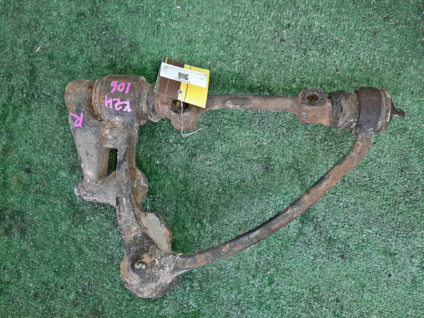 Рычаг правый передний TOYOTA GRANVIA, GRAND HIACE, HIACE, HIACE REGIUS VCH16W, KCH16W, LH117G, LH188K, LH129V, KZH138V, KZH106G, LH107G, LH119V, KZH120G, LH95, KZH116G, KZH126G, LH178V, LH109, LH108, LH118V, LH168V, KCH46G, RCH47W, LXH49V, KCH46W 5VZ