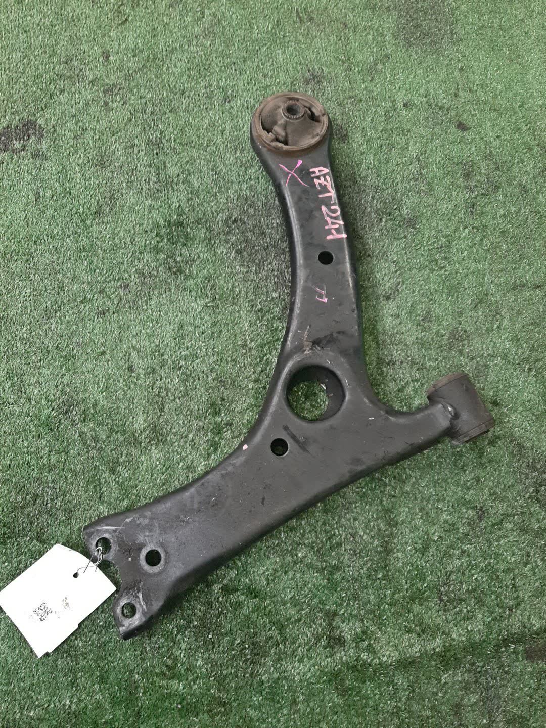 Рычаг правый передний TOYOTA CALDINA AZT241W 1AZ-FSE 1 ракурс