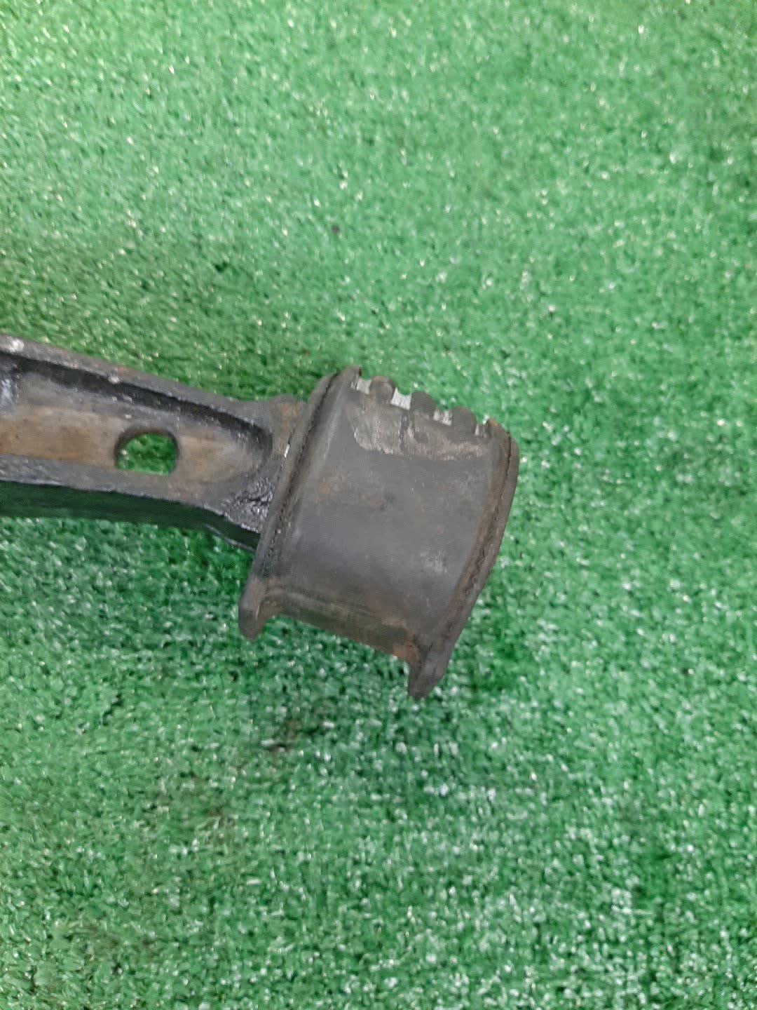 Рычаг левый передний MITSUBISHI CHARIOT N48W 4D68 3 ракурс