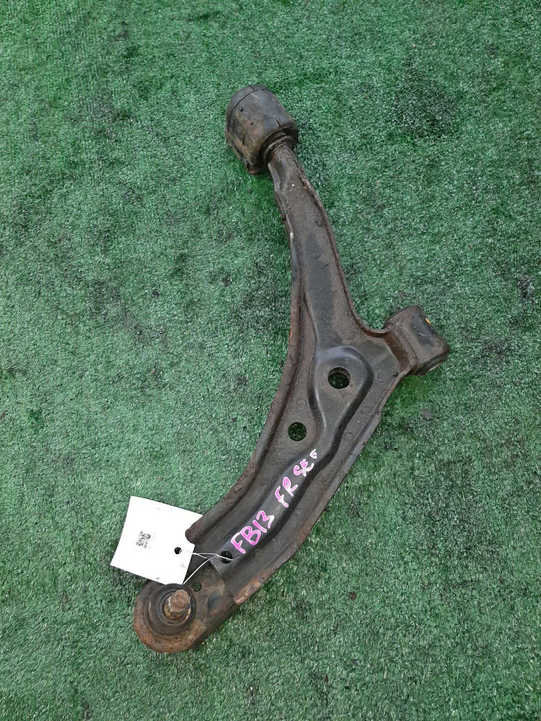 Рычаг правый передний NISSAN SUNNY B13 GA13DS 1 ракурс Рычаг правый передний NISSAN SUNNY B13 GA13DS 1 ракурс