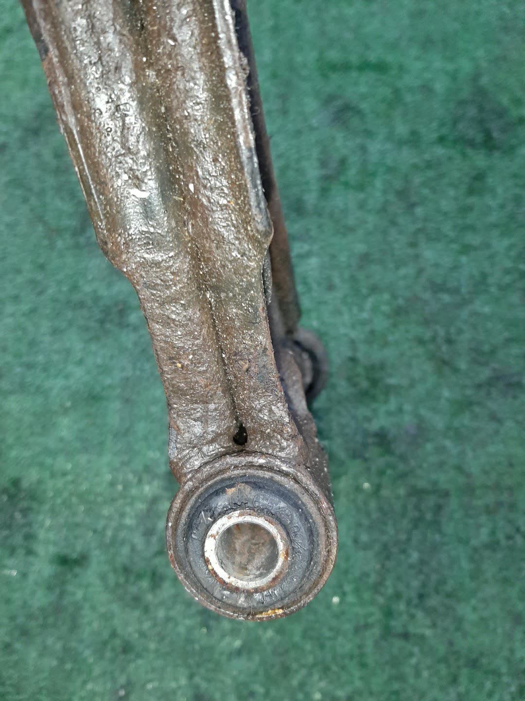 Рычаг правый передний NISSAN SUNNY B13 GA13DS 3 ракурс Рычаг правый передний NISSAN SUNNY B13 GA13DS 3 ракурс