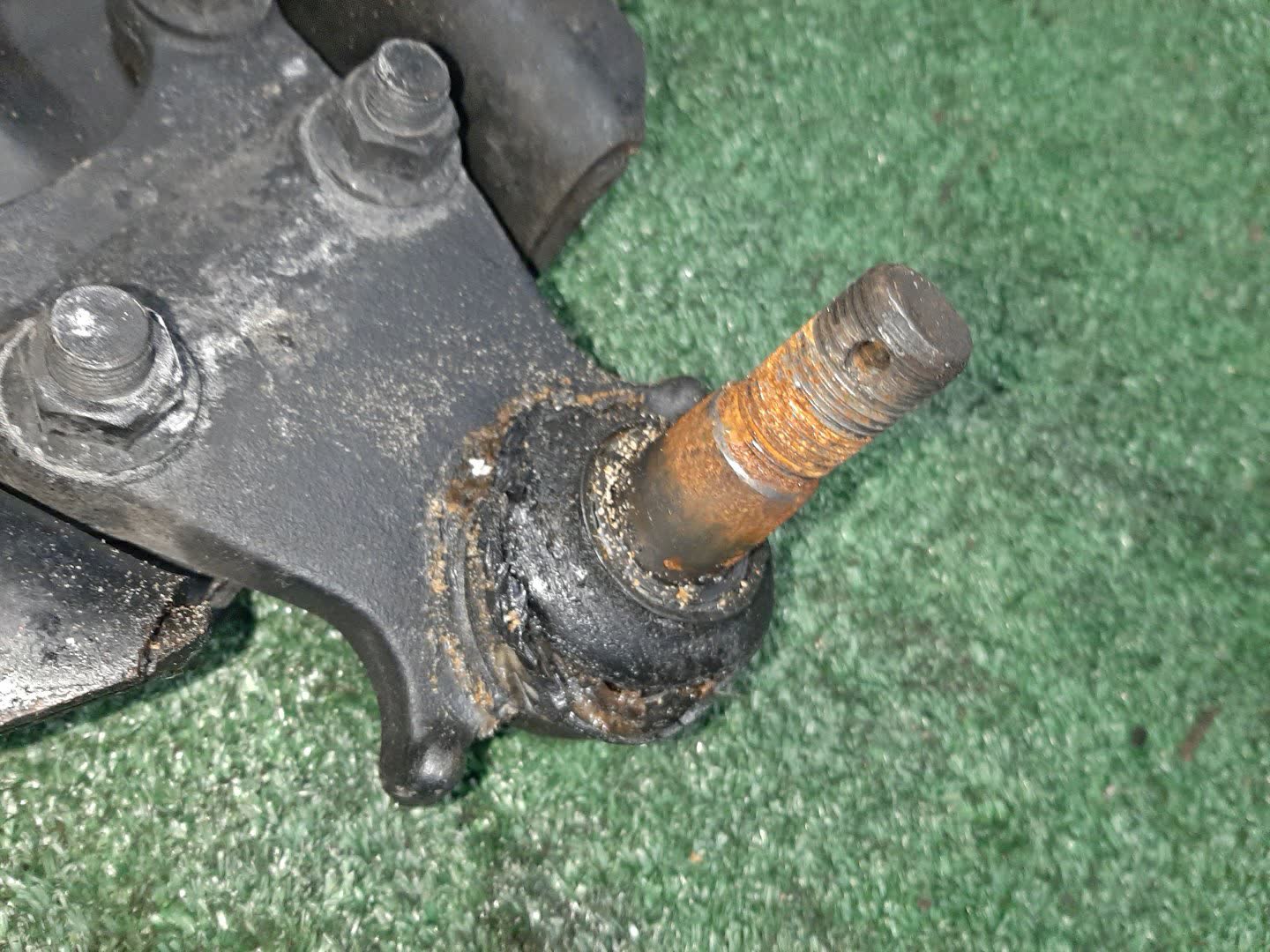 Рычаг правый передний ISUZU VEHICROSS UGS25 6VD1 2 ракурс
