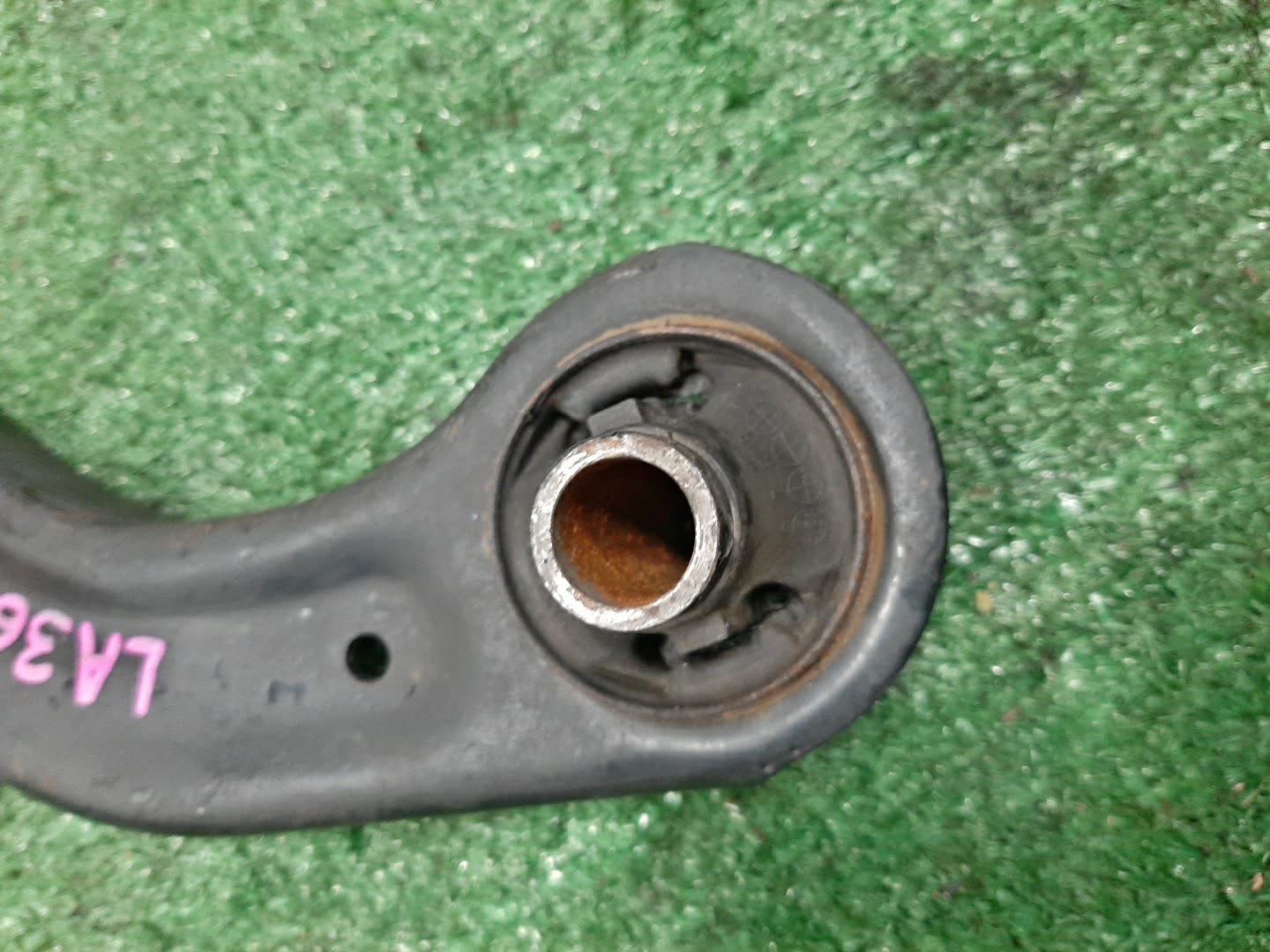 Рычаг правый передний DAIHATSU MIRA E:S LA360S KF-VE 3 ракурс