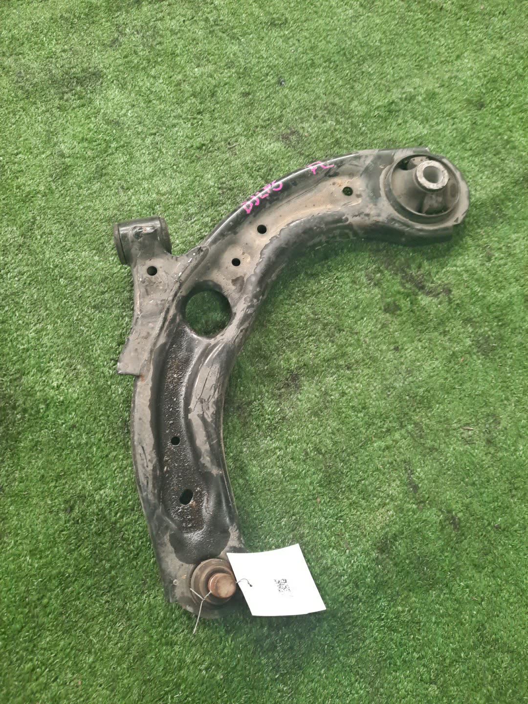 Рычаг левый передний MAZDA DEMIO DJLFS P5-VPS 1 ракурс