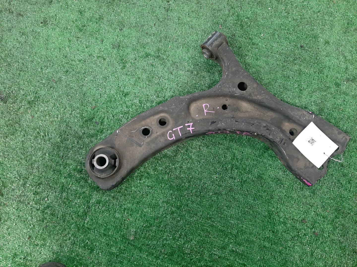 Рычаг правый передний SUBARU IMPREZA GK6, GK7, GK3, GK2, GT3, GT2, GT6, GT7 FB20 1 ракурс