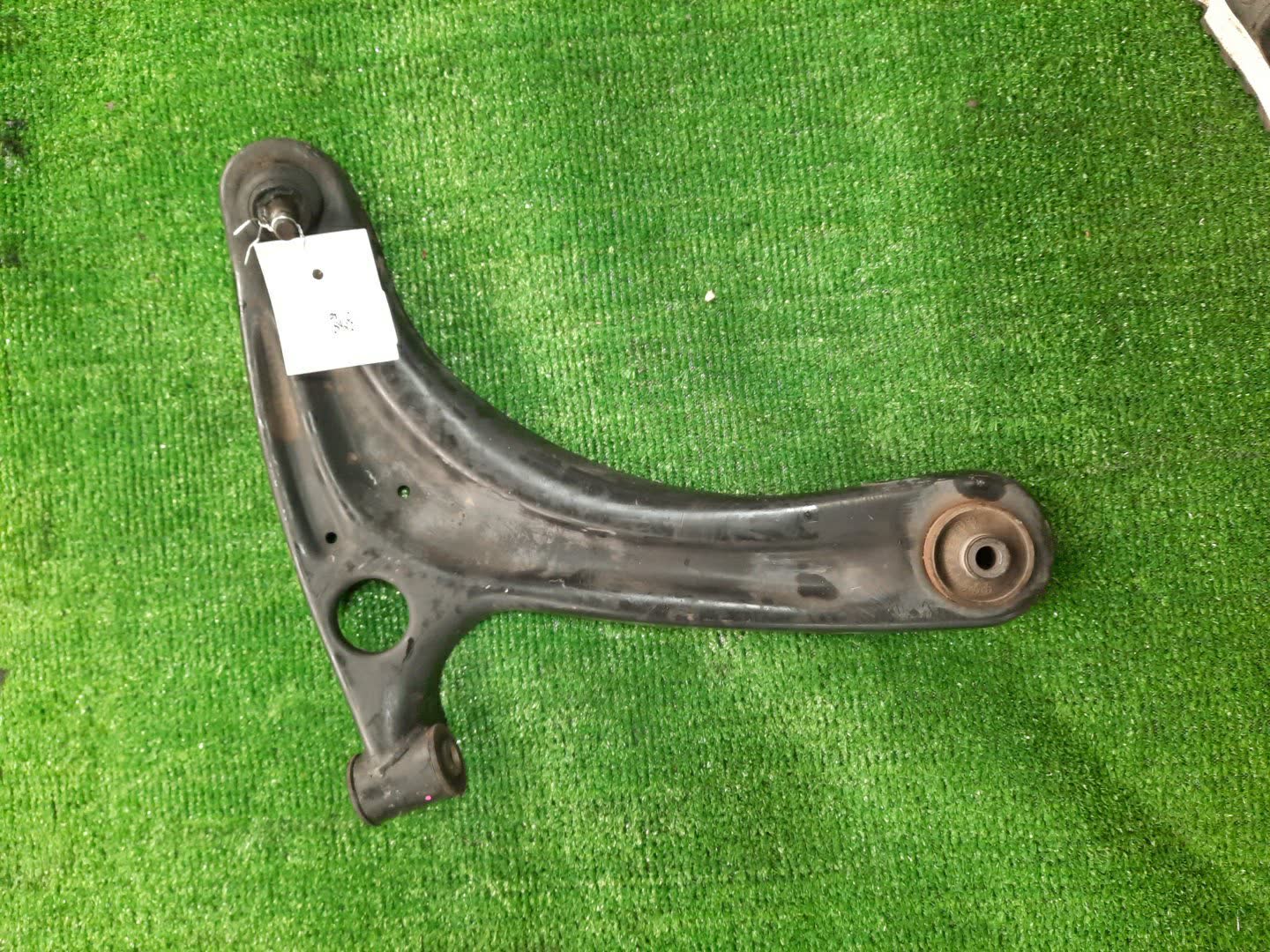 Рычаг правый передний NISSAN NV100 CLIPPER DR17V R06A 1 ракурс Рычаг правый передний NISSAN NV100 CLIPPER DR17V R06A 1 ракурс