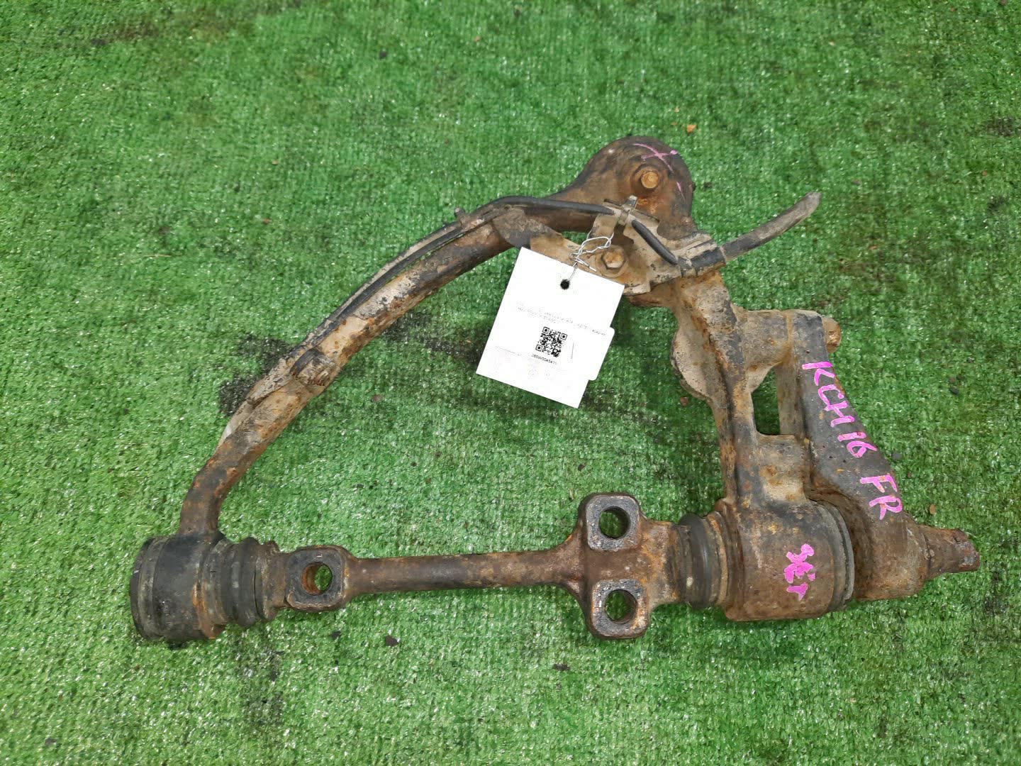 Рычаг правый передний TOYOTA GRANVIA, GRAND HIACE, HIACE, HIACE REGIUS VCH16W, KCH16W, LH117G, LH188K, LH129V, KZH138V, KZH106G, LH107G, LH119V, KZH120G, LH95, KZH116G, KZH126G, LH178V, LH109, LH108, LH118V, LH168V, KCH46G, RCH47W, LXH49V, KCH46W 5VZ