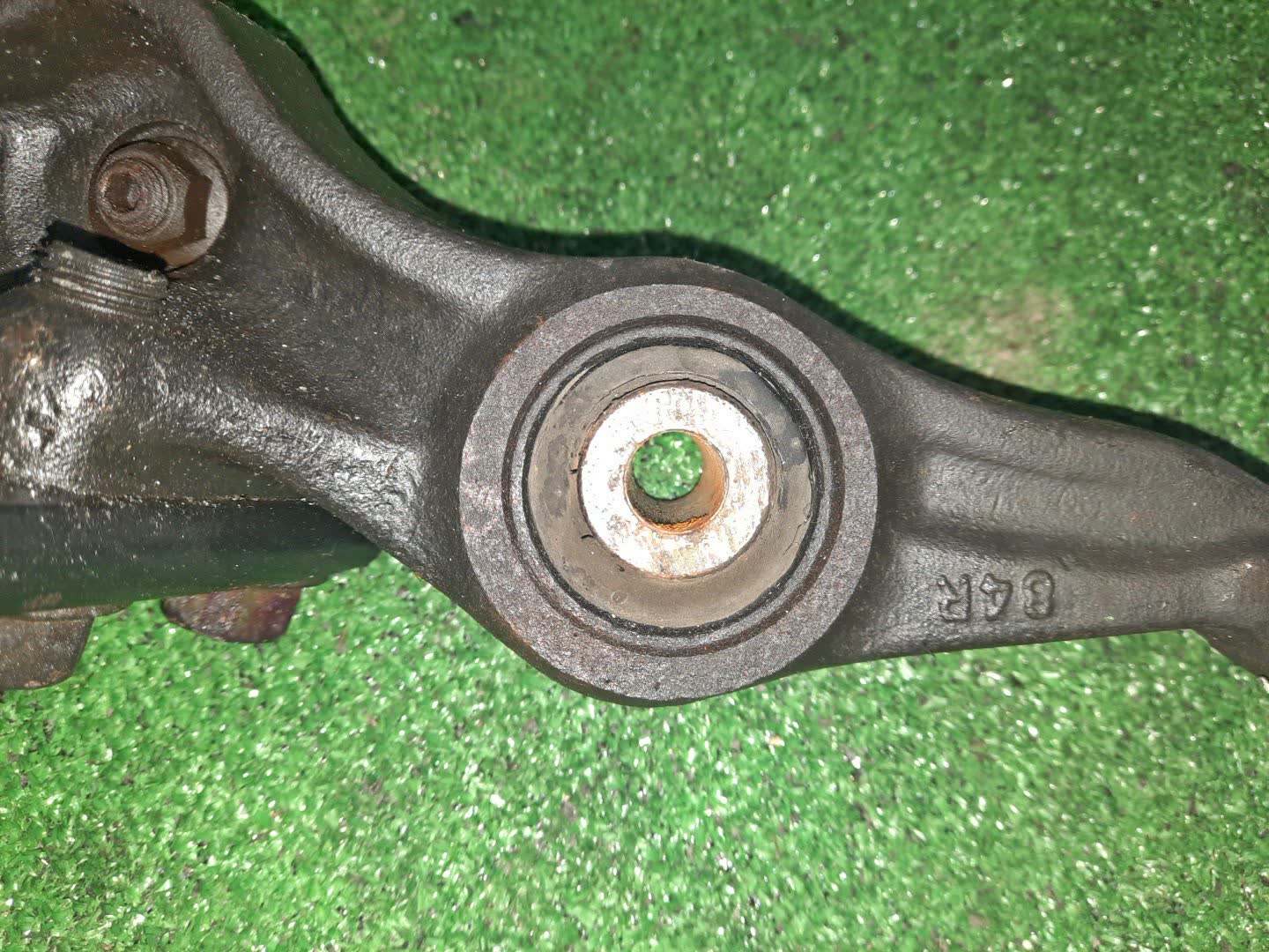 Рычаг правый передний HONDA SABER UA5 J32A 2 ракурс