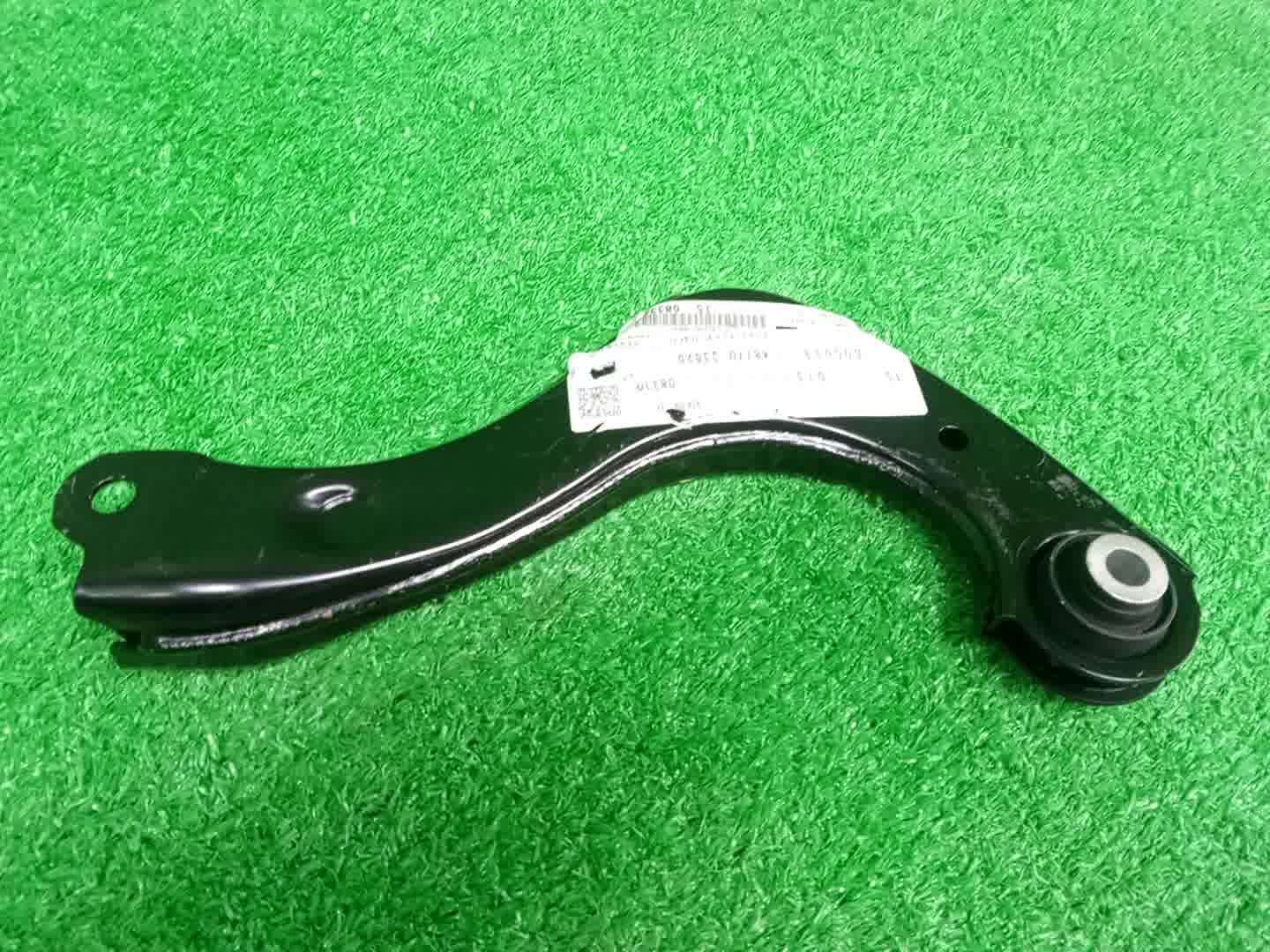 Рычаг правый задний TOYOTA CAMRY AXVH70 A25A-FXS 48770-33020 3 ракурс