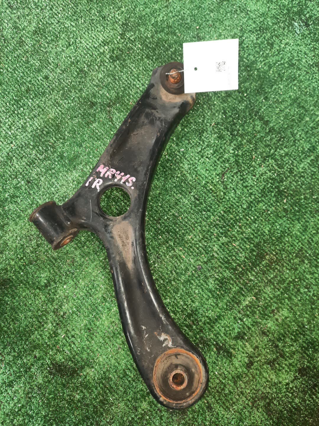 Рычаг правый передний SUZUKI HUSTLER MR41S R06A 1 ракурс