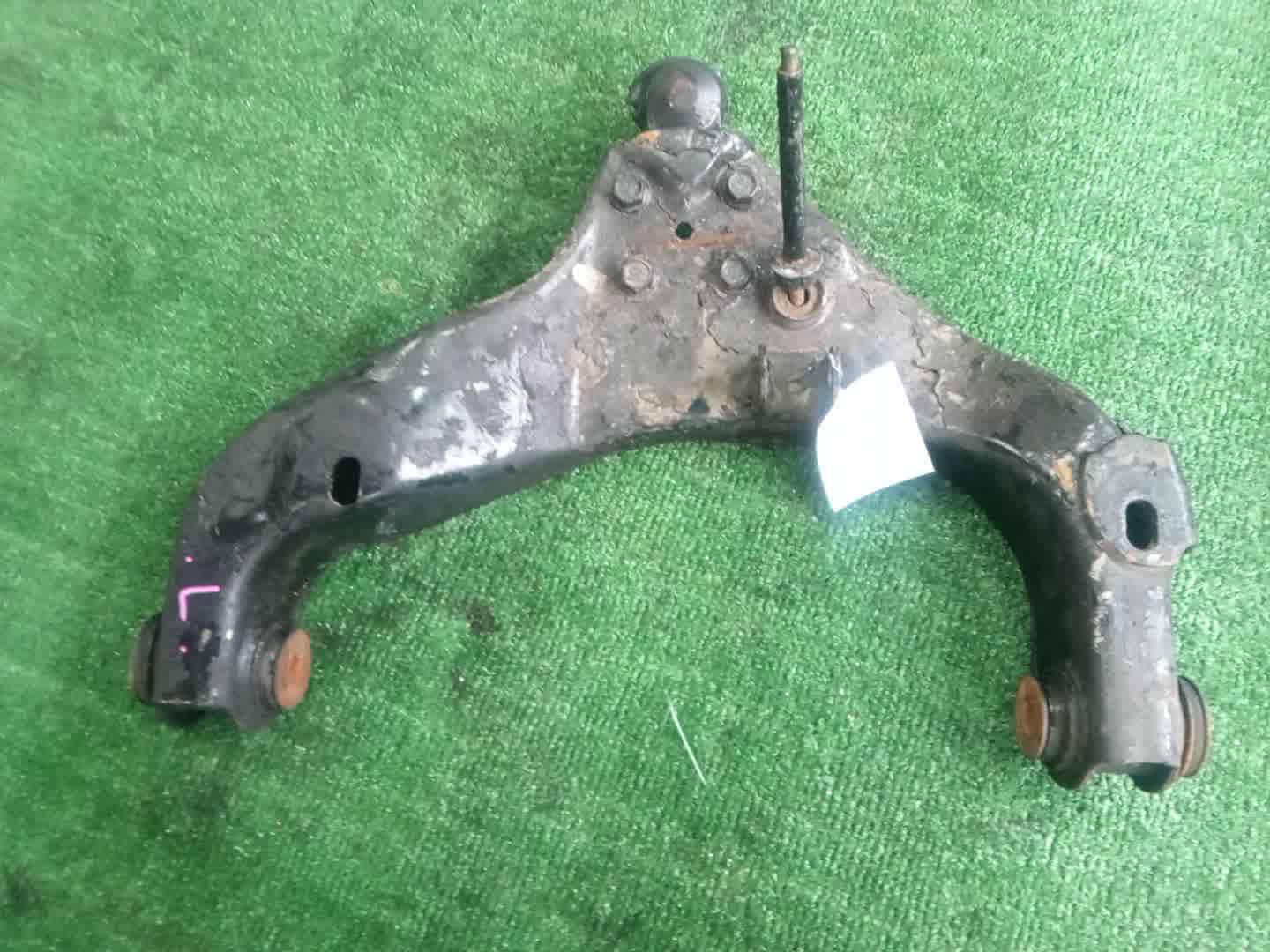 Рычаг левый передний NISSAN VANETTE SK82MN F8 1 ракурс