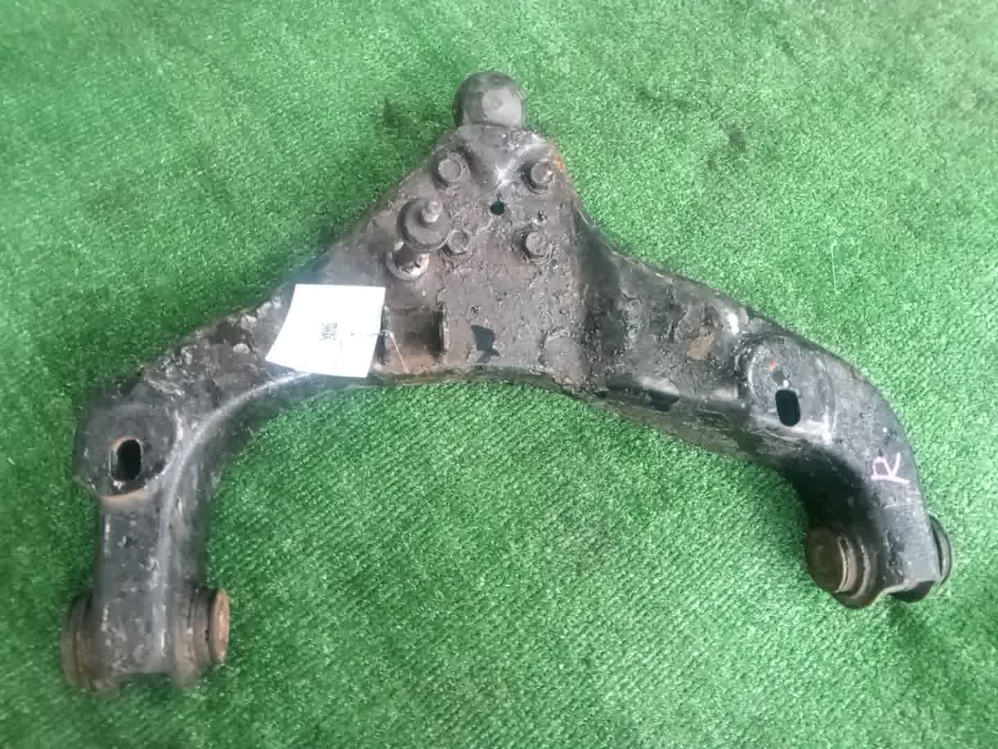 Рычаг правый передний NISSAN VANETTE SK82MN F8 1 ракурс
