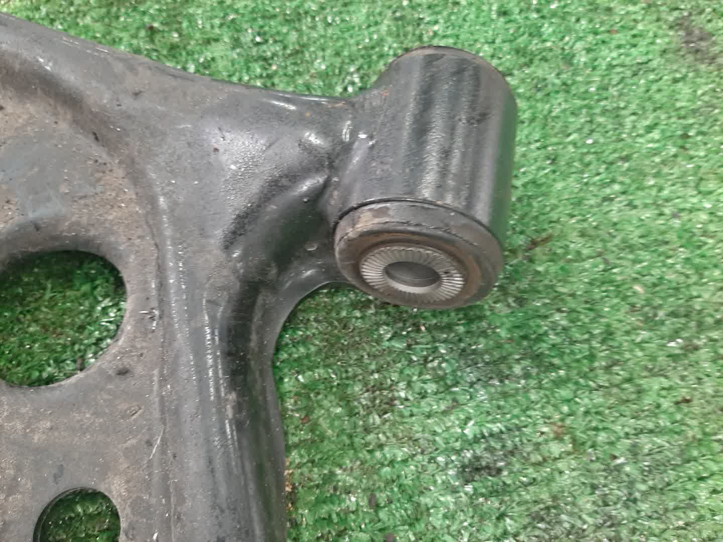 Рычаг левый передний TOYOTA AQUA MXPK11 M15A-FXE 3 ракурс