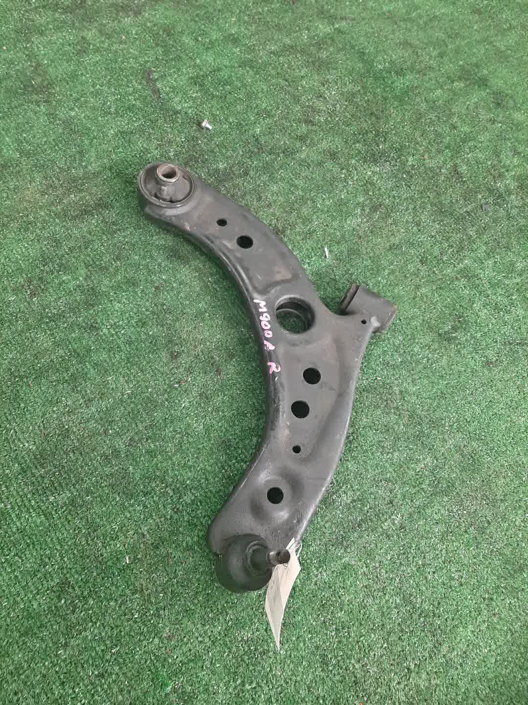 Рычаг правый передний TOYOTA THOR, JUSTY, TANK, ROOMY M910S, M900S, M900F, M910F, M910A, M900A 1KR-FE 1 ракурс
