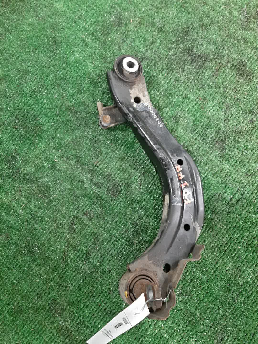 Рычаг правый задний HONDA CIVIC FD1 R18A 1 ракурс