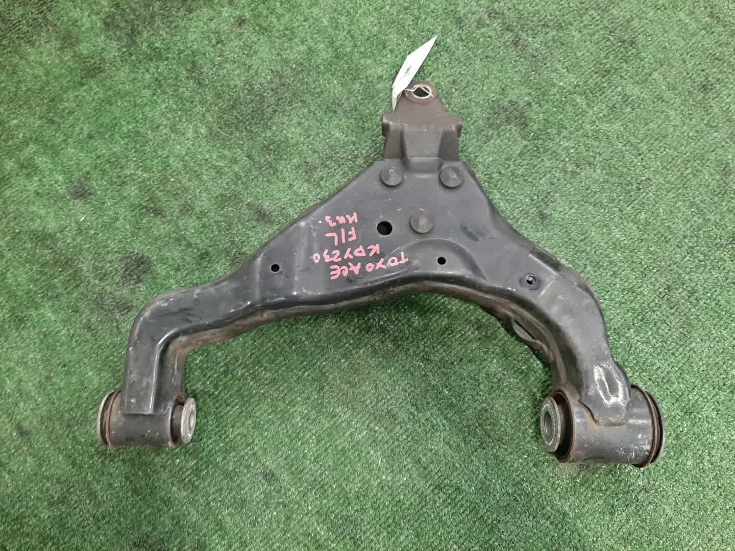 Рычаг левый передний TOYOTA TOYOACE KDY230 2KD-FTV 1 ракурс