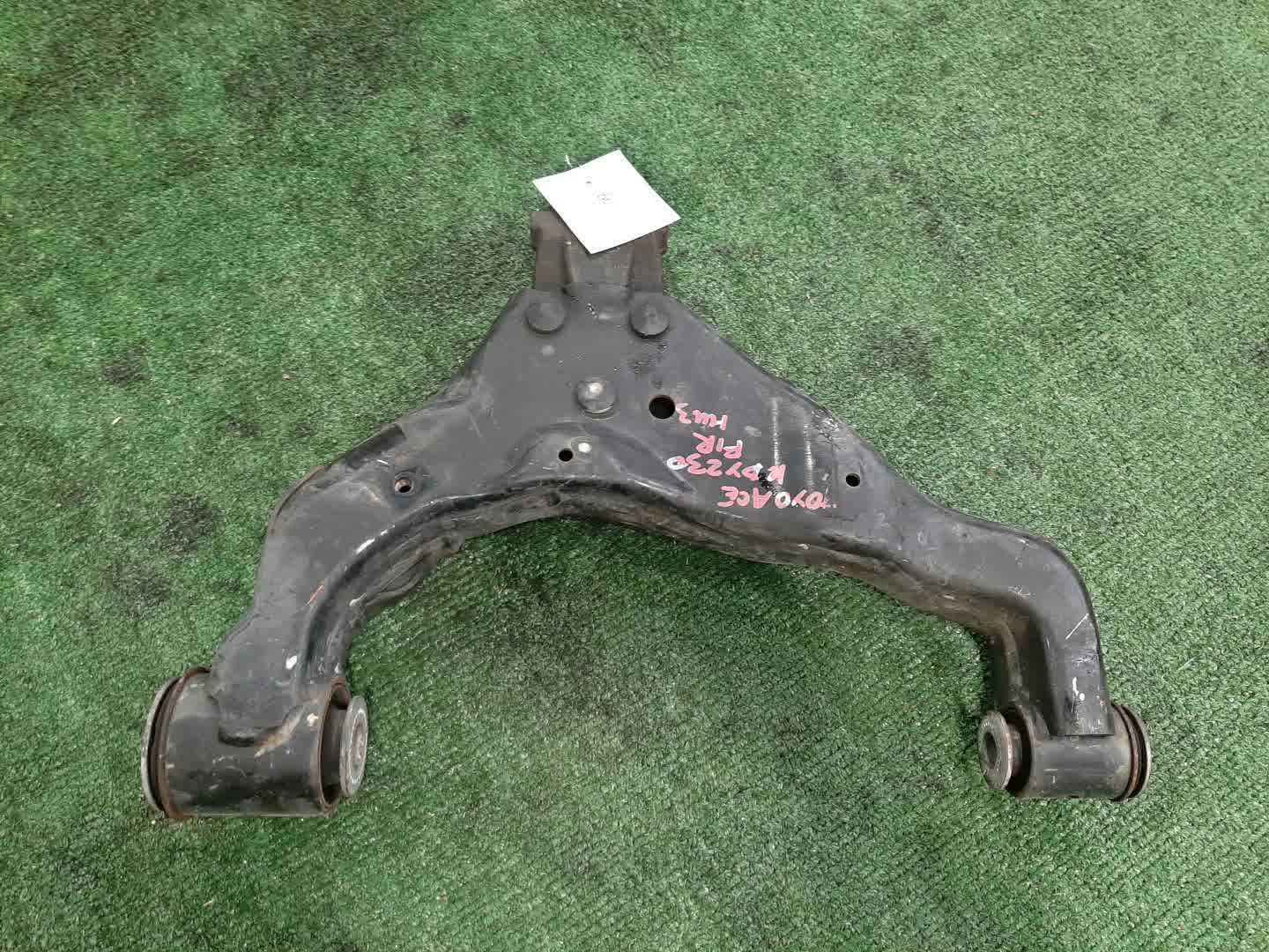 Рычаг правый передний TOYOTA TOYOACE KDY230 2KD-FTV 1 ракурс