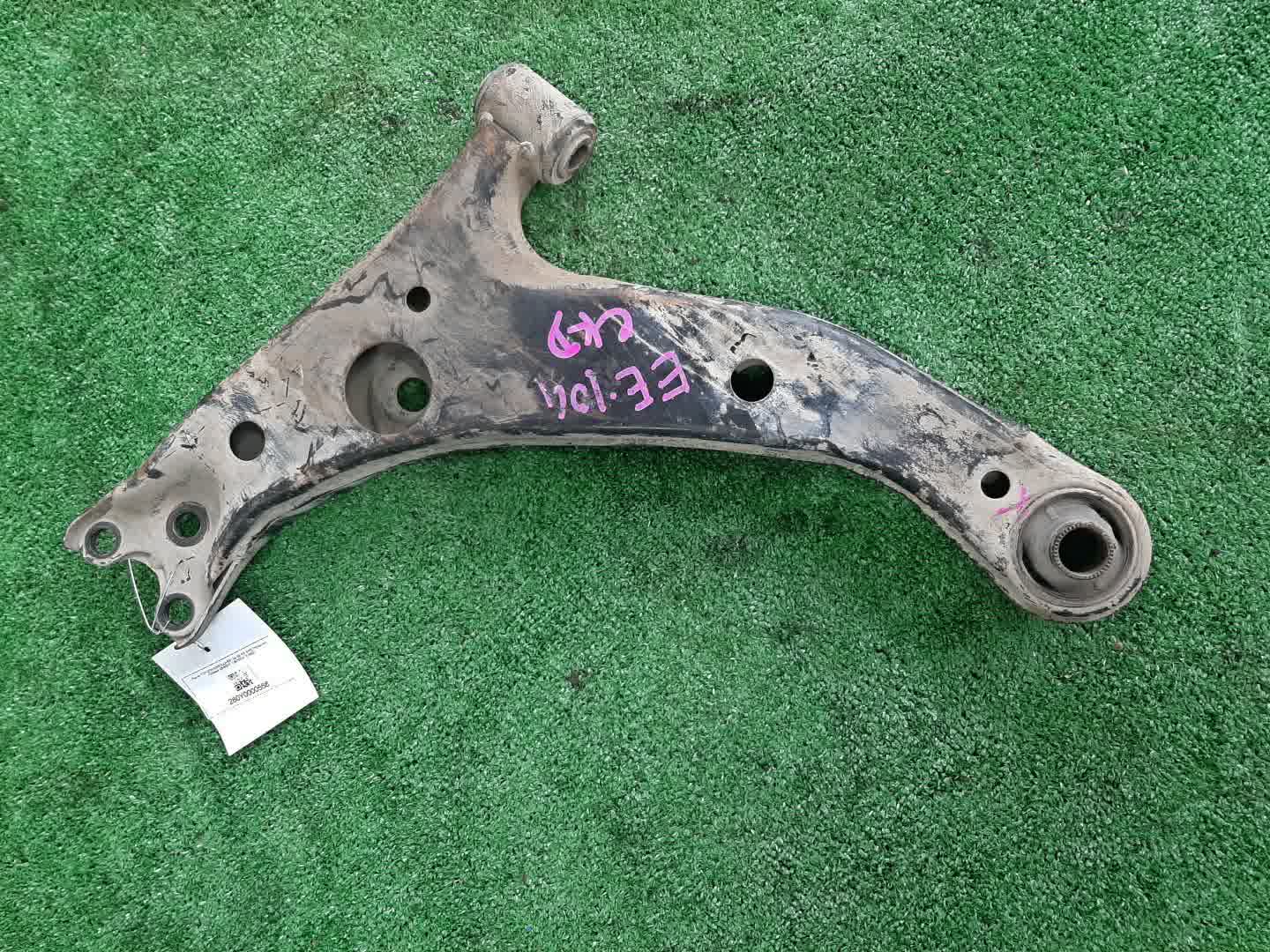 Рычаг правый передний TOYOTA COROLLA EE104 5E-FE 1 ракурс