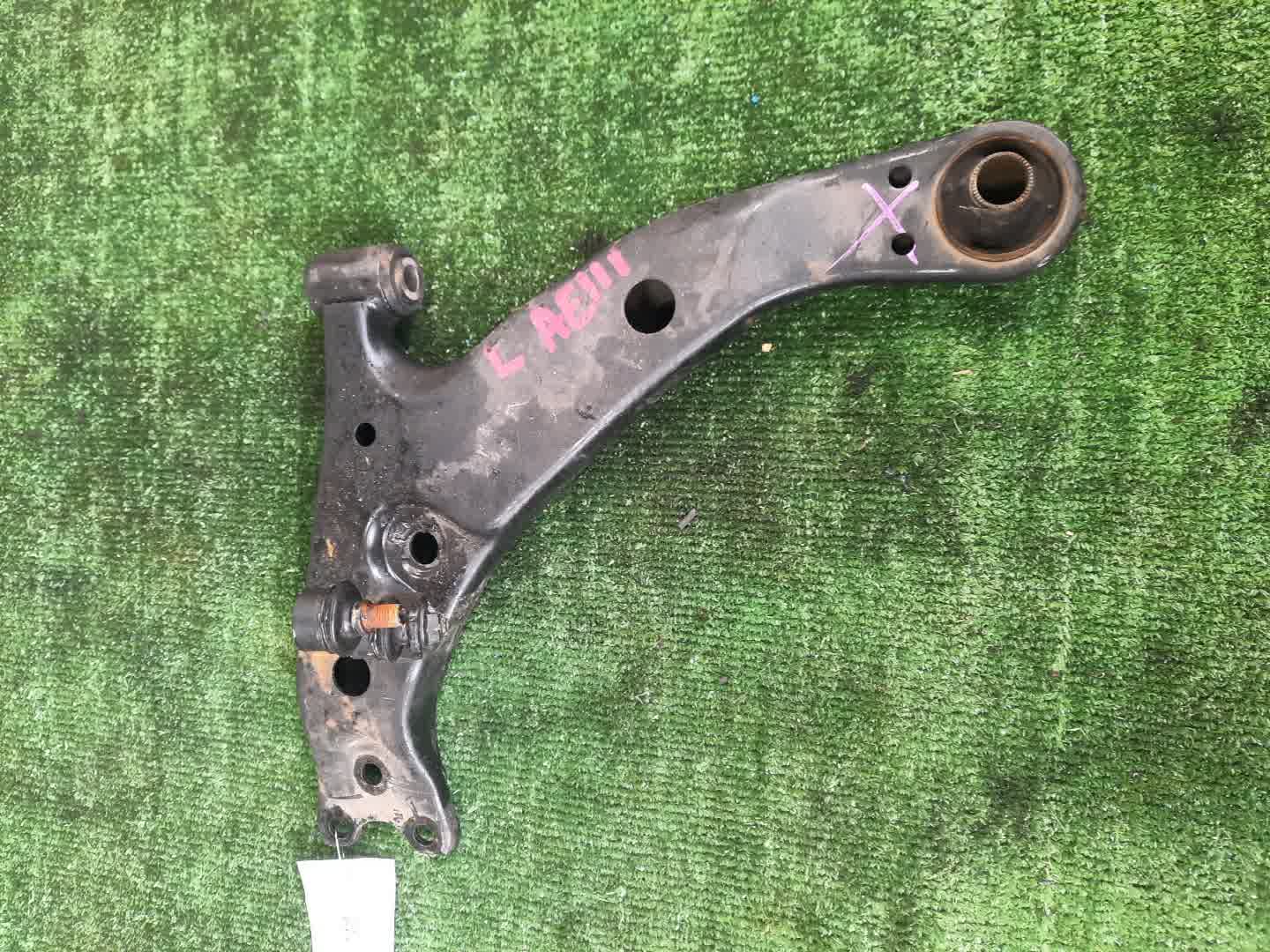 Рычаг левый передний TOYOTA SPRINTER CARIB AE111G 4A-FE 1 ракурс