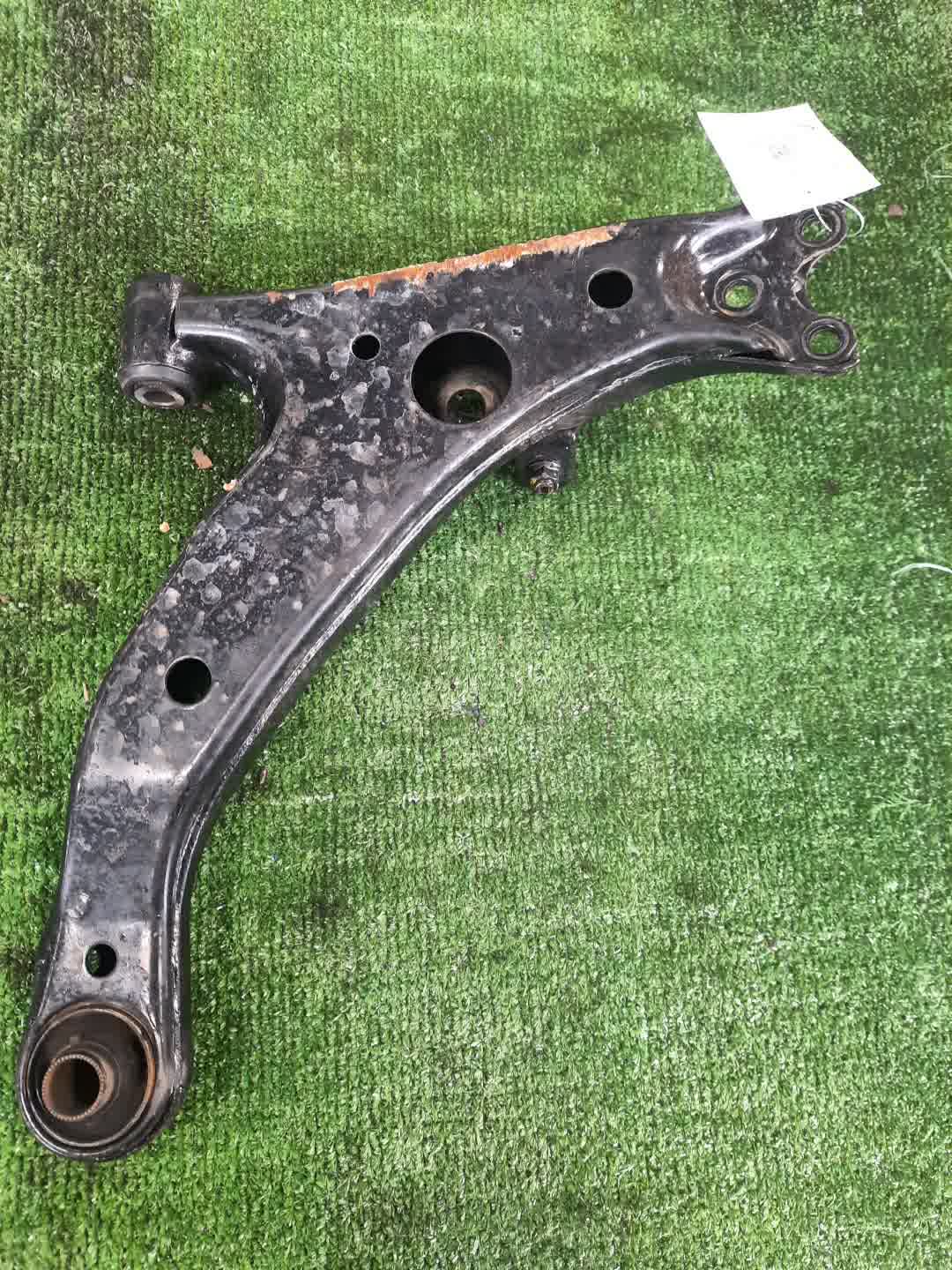Рычаг левый передний TOYOTA SPRINTER CARIB AE111G 4A-FE 2 ракурс