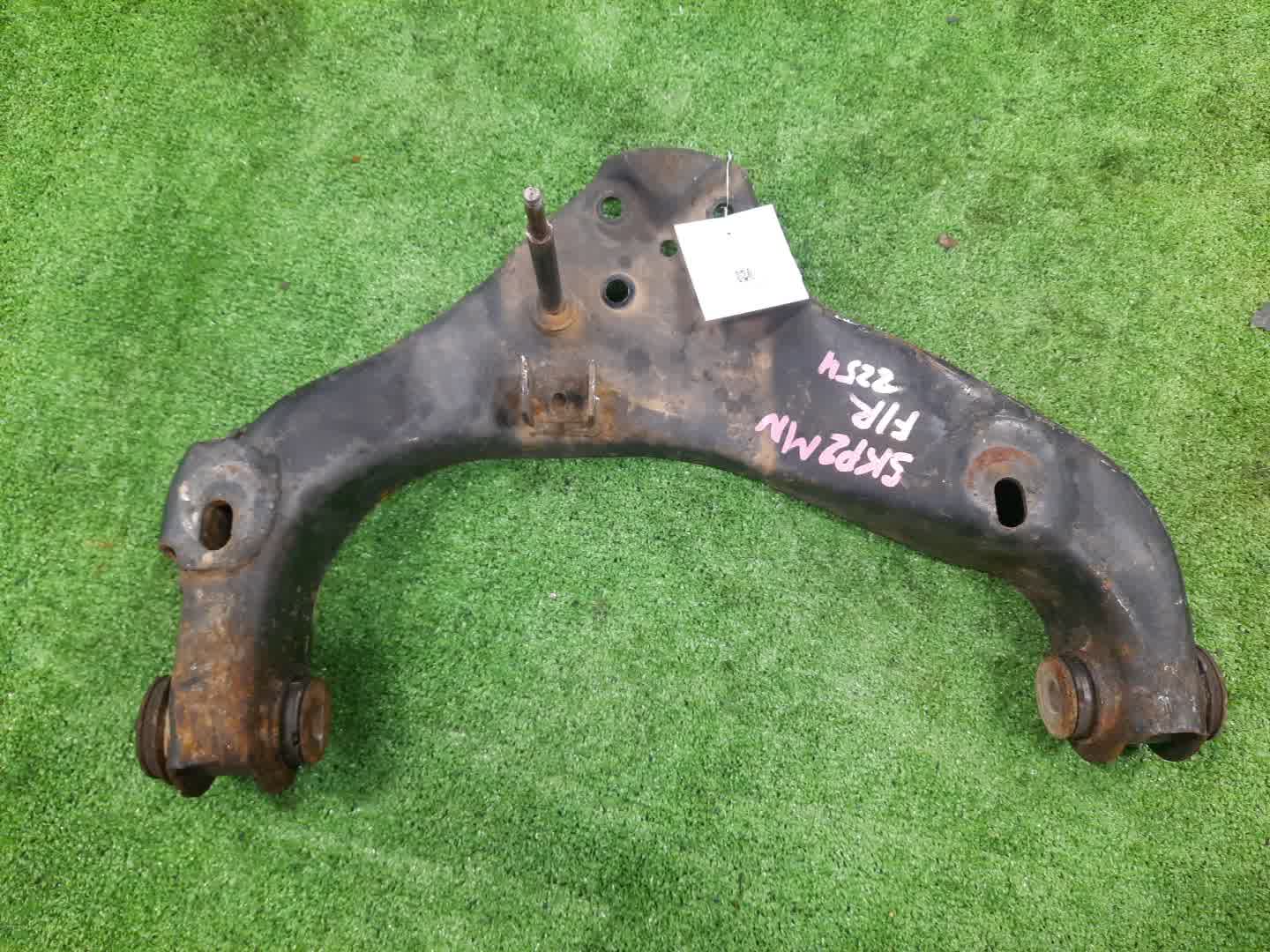 Рычаг правый передний NISSAN VANETTE SKP2MN L8 1 ракурс