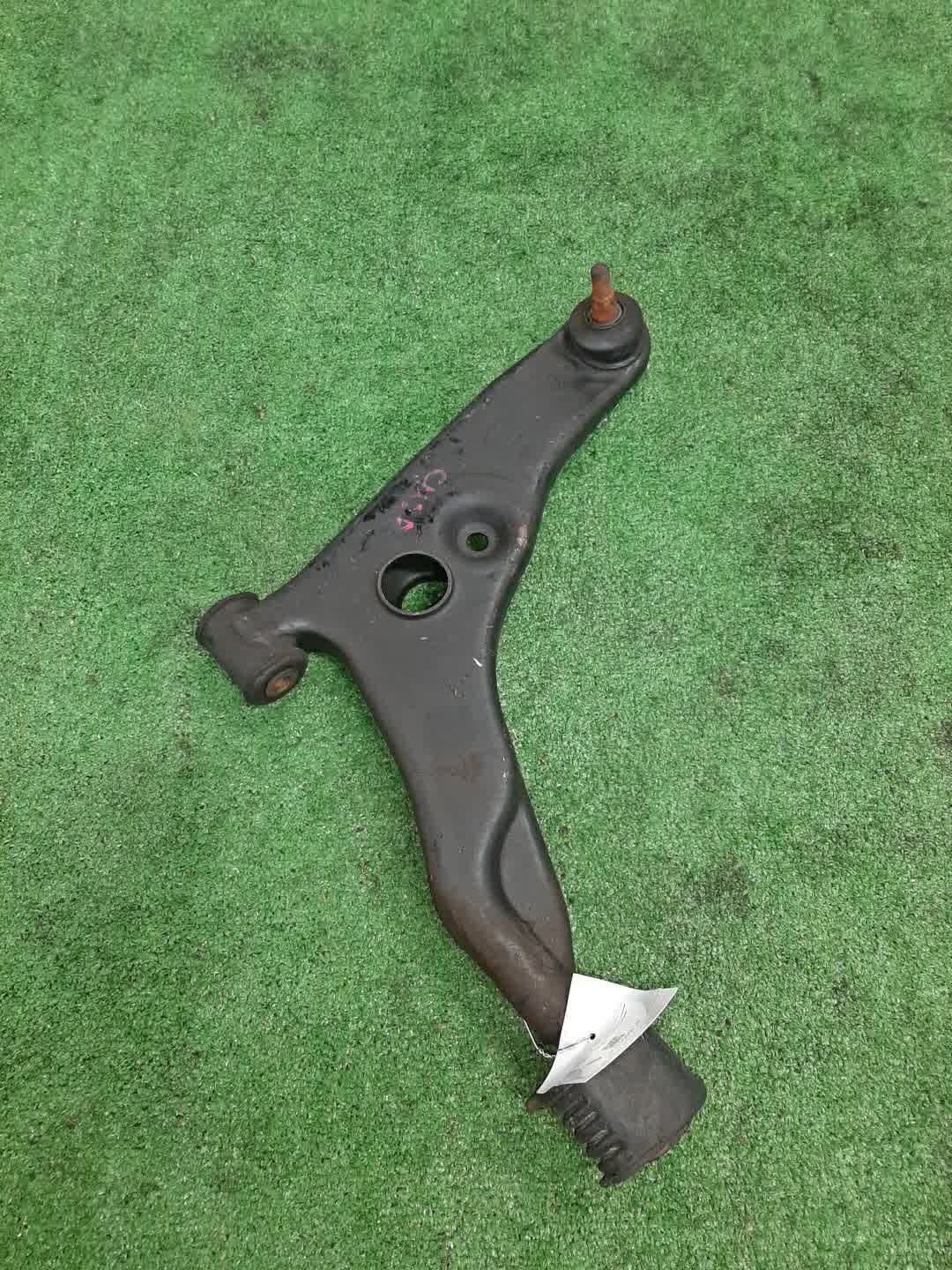 Рычаг правый передний MITSUBISHI LANCER CM2A 4G15 1 ракурс