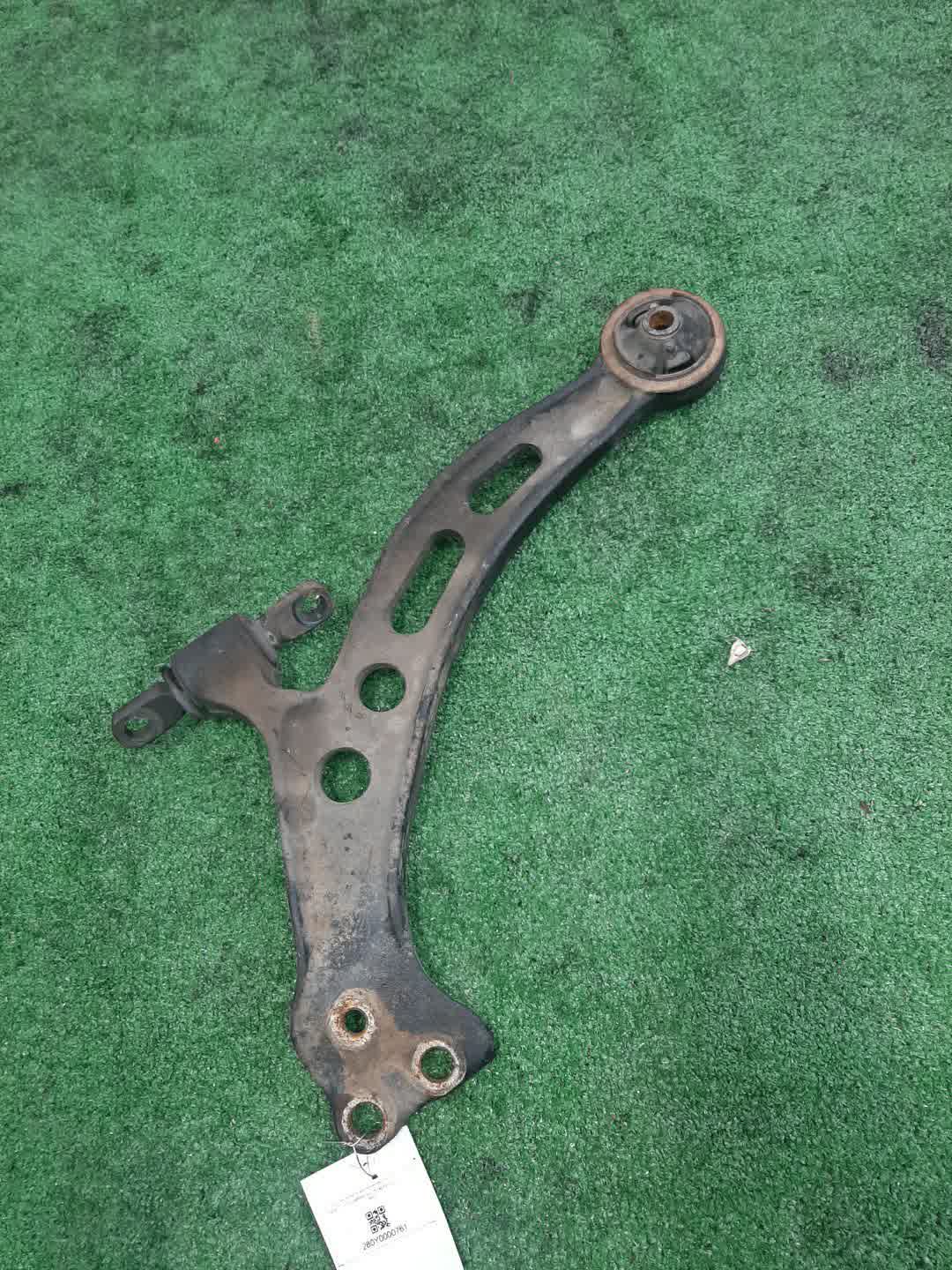 Рычаг левый передний TOYOTA HARRIER ACU15W 2AZ-FE 1 ракурс Рычаг левый передний TOYOTA HARRIER ACU15W 2AZ-FE 1 ракурс