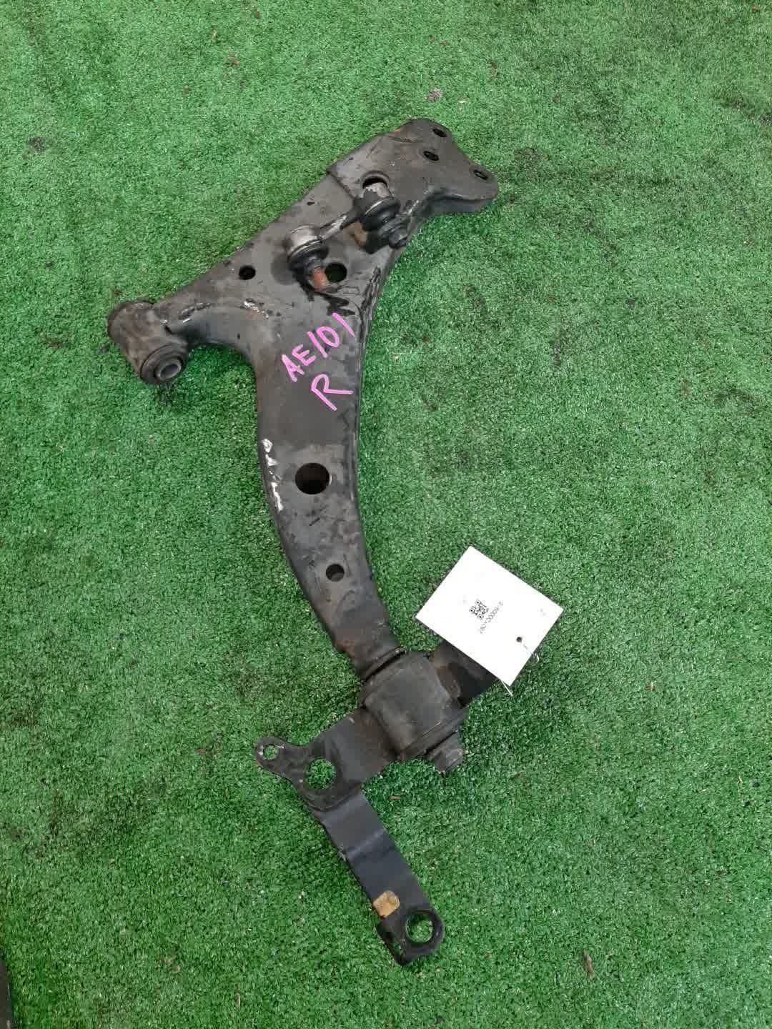 Рычаг правый передний TOYOTA COROLLA AE101 4A-FE 1 ракурс