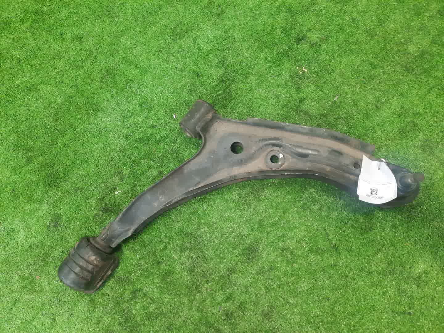 Рычаг правый передний NISSAN WINGROAD Y10 SR18DE 1 ракурс