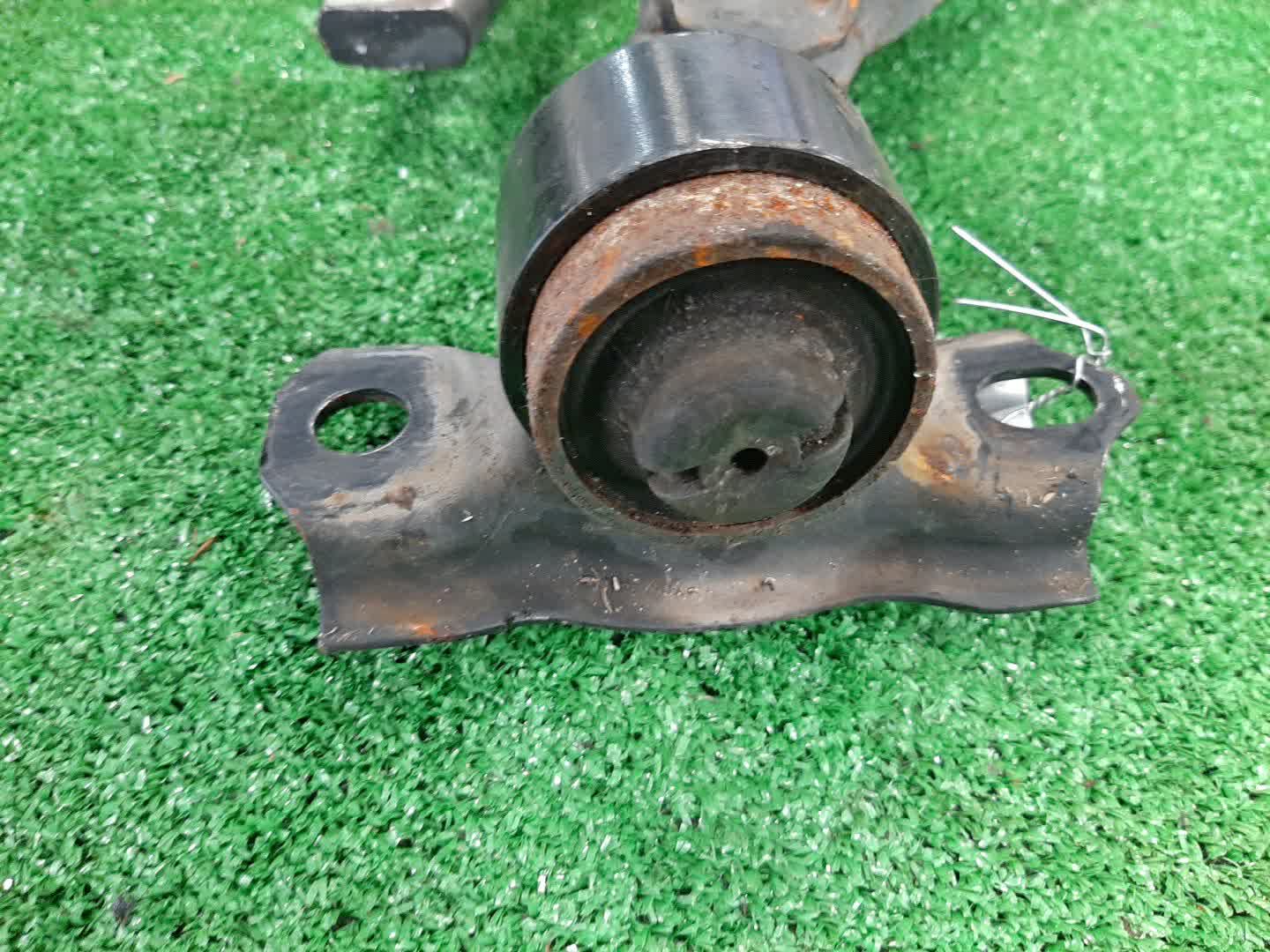 Рычаг правый передний NISSAN BLUEBIRD, PRIMERA SU14, QU14, HU14, EU14, P11, WP11, QP11, HP11, WQP11, WHP11 CD20E, QG18DE, QG18DD, SR20DE, SR20VE, SR18DE 3 ракурс