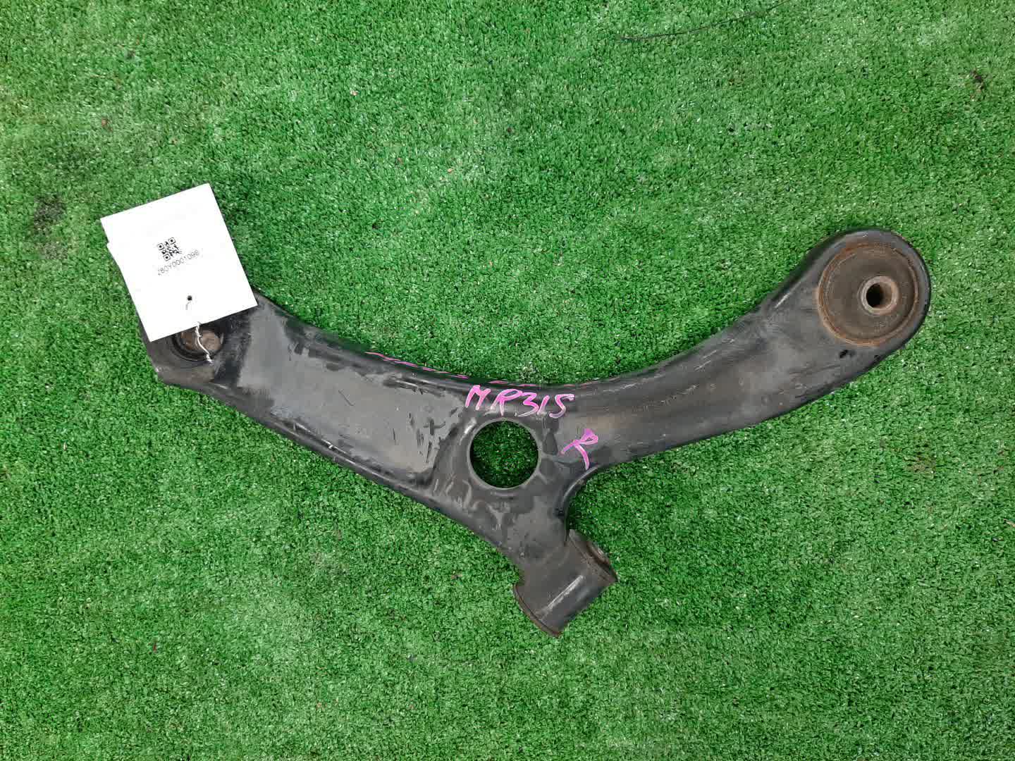 Рычаг правый передний SUZUKI HUSTLER MR31S R06A 1 ракурс