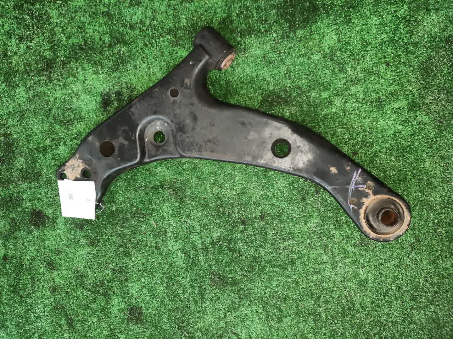 Рычаг левый передний TOYOTA SPRINTER EE111 4E-FE 1 ракурс