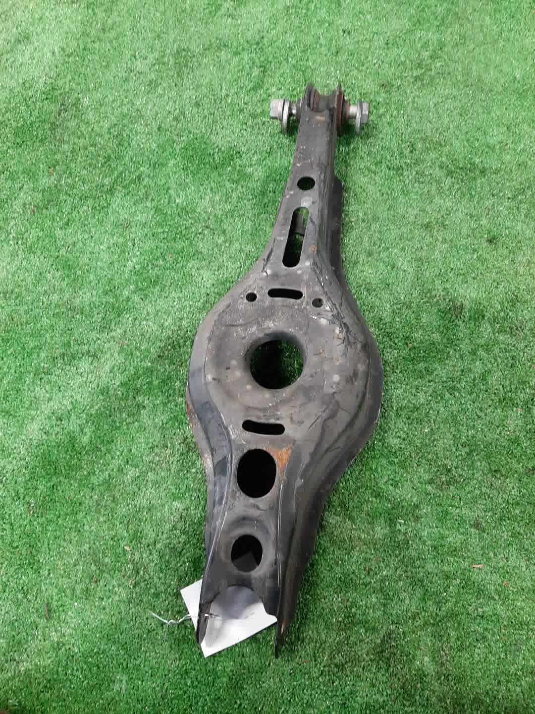 Рычаг правый задний TOYOTA COROLLA ZWE211 2ZR-FXE 1 ракурс