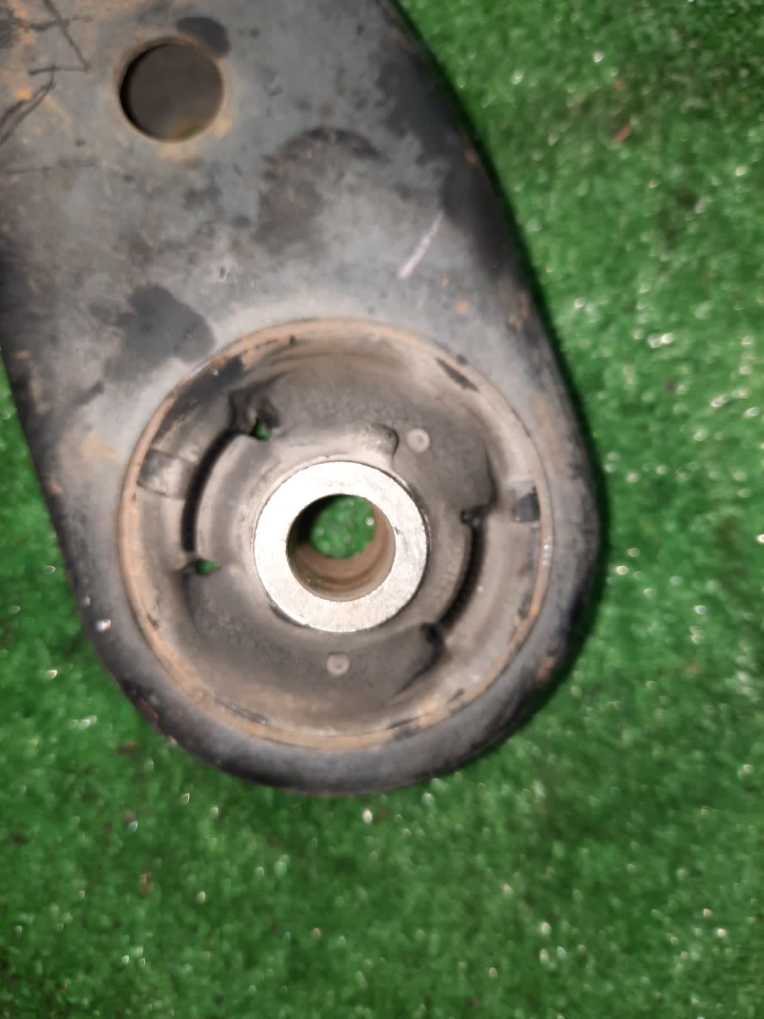 Рычаг левый передний TOYOTA AVENSIS, PRIUS ALPHA AZT250, AZT255, AZT251, ZRT272, ZVW41W, ZVW40W 1AZ-FSE, 2AZ-FSE, 3ZR-FAE, 2ZR-FXE 2 ракурс