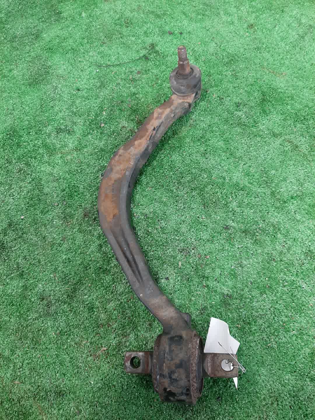 Рычаг правый передний MITSUBISHI DIAMANTE F36W, F36A, F31A, F34A, F46A, F41A, F47A 6G72, 6G73, 6A13 1 ракурс