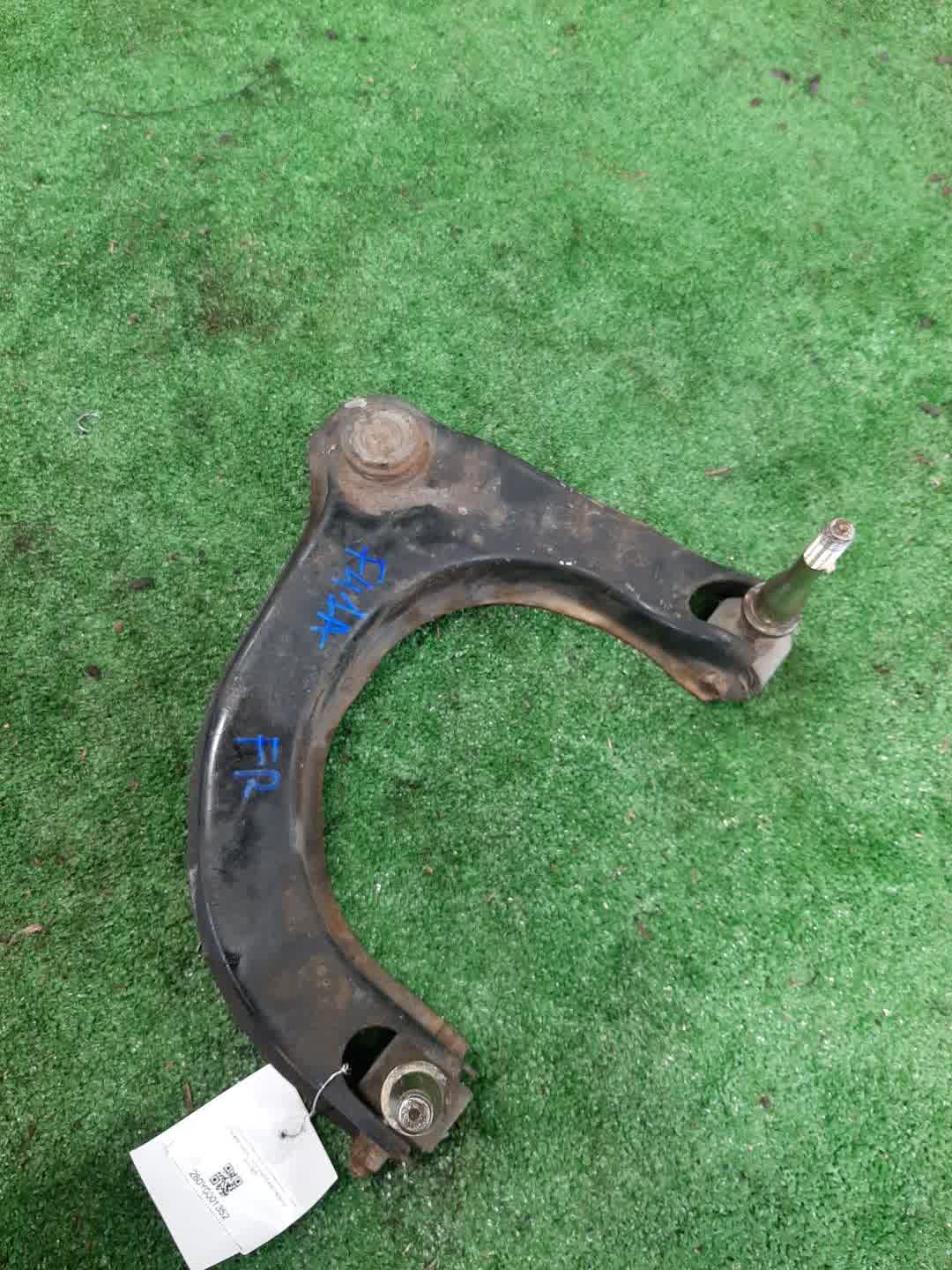 Рычаг правый передний MITSUBISHI DIAMANTE F36W, F36A, F31A, F34A, F46A, F41A, F47A 6G72, 6G73, 6A13 1 ракурс