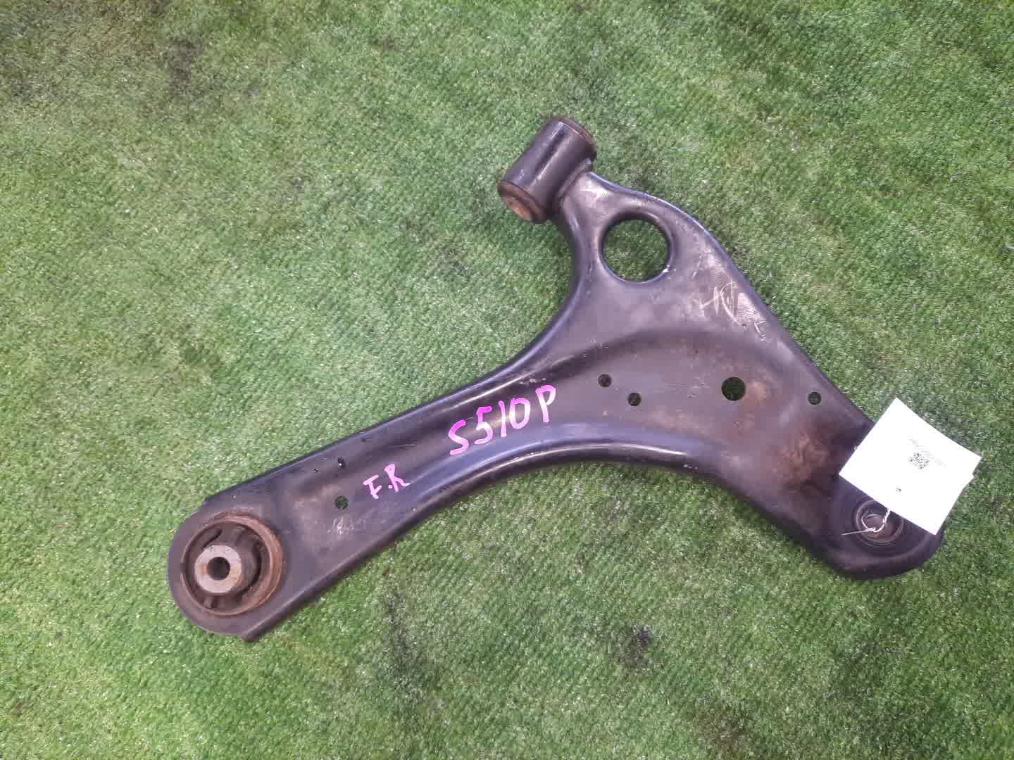 Рычаг правый передний DAIHATSU HIJET TRUCK, PIXIS TRUCK, SAMBAR TRUCK S510P, S510U, S510J KF 1 ракурс