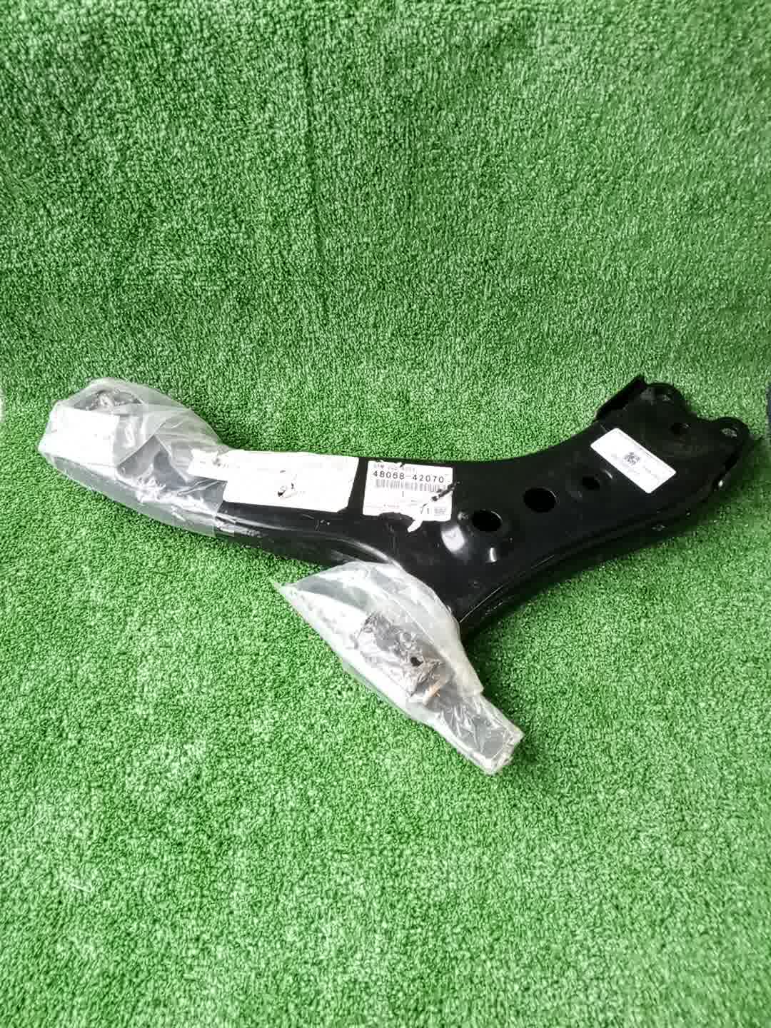 Рычаг правый передний TOYOTA RAV4 MXAA52 48068-42070 1 ракурс